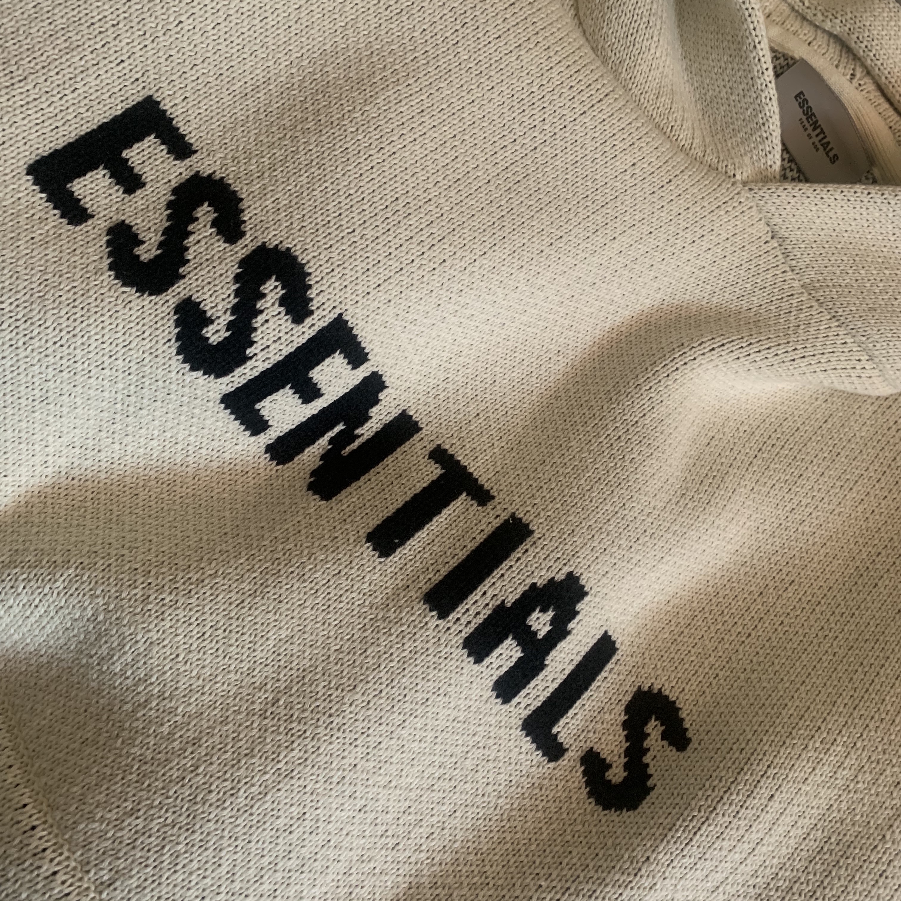(Kids) Essentials 1977 Shorts Iron - 22SS, (Kids) Essentials 77 Football T-Shirt Iron - 22SS 착용 스타일 - 2