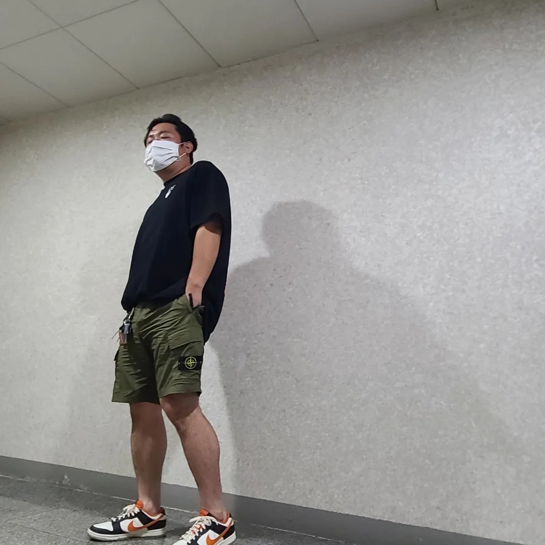 Off-White Degrade Arrow Slim S/S T-Shirt Black Multicolor, Nike Dunk Low Retro PRM Halloween 착용 스타일 - 1