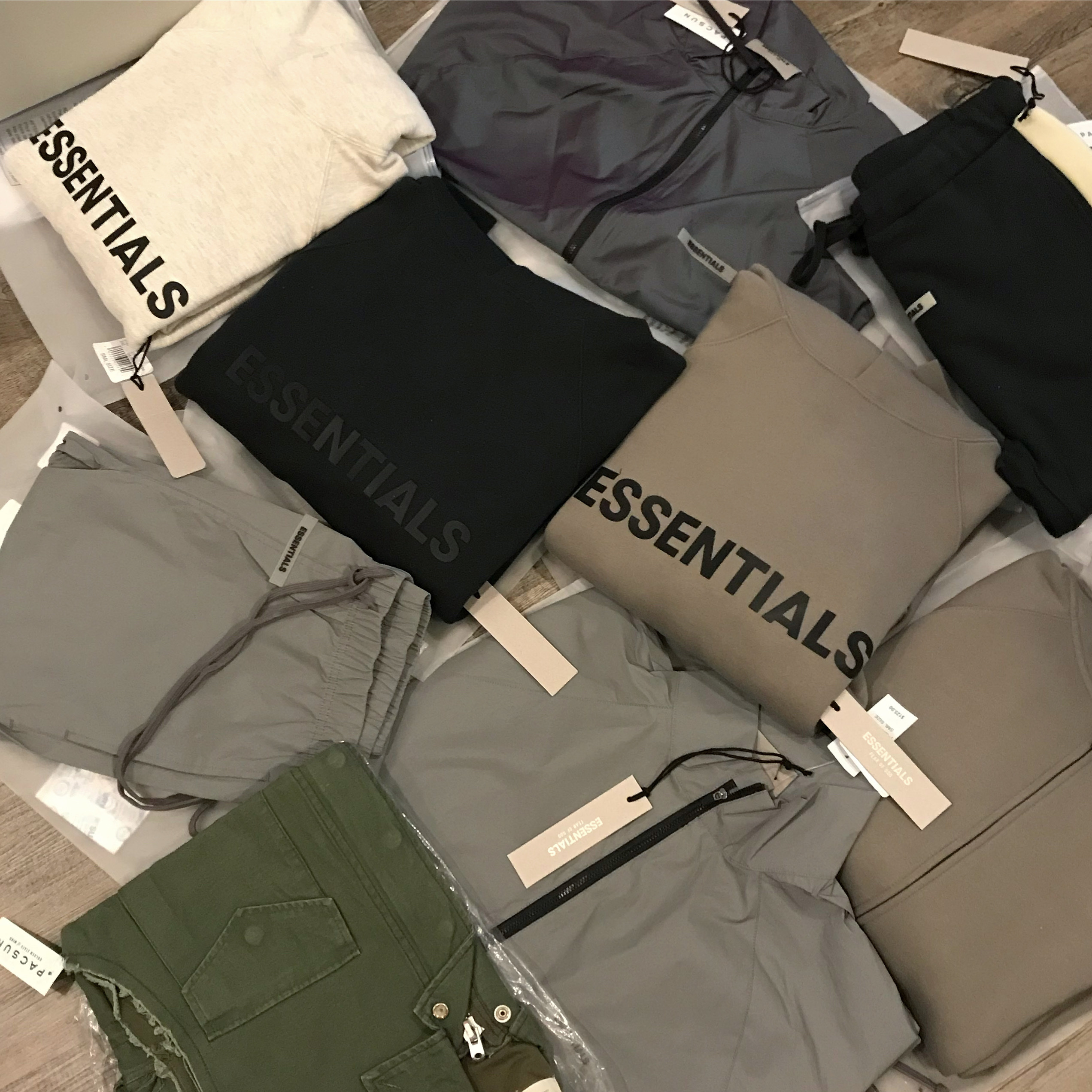 Essentials Track Jacket Silver Reflective - 20SS, Essentials Track Pants Silver Reflective - 20SS 착용 스타일