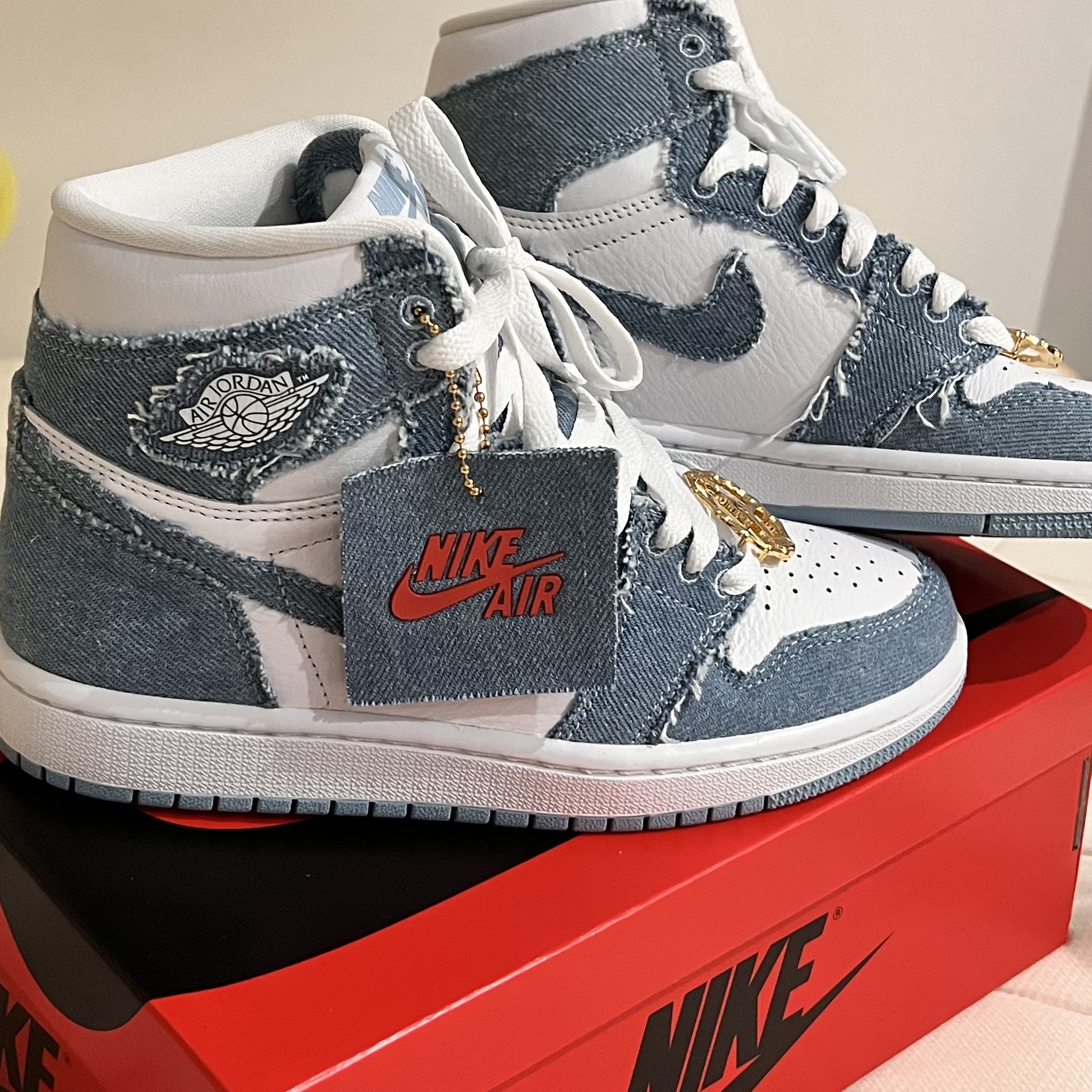 (W) Jordan 1 Retro High OG Denim 착용 스타일 - 1