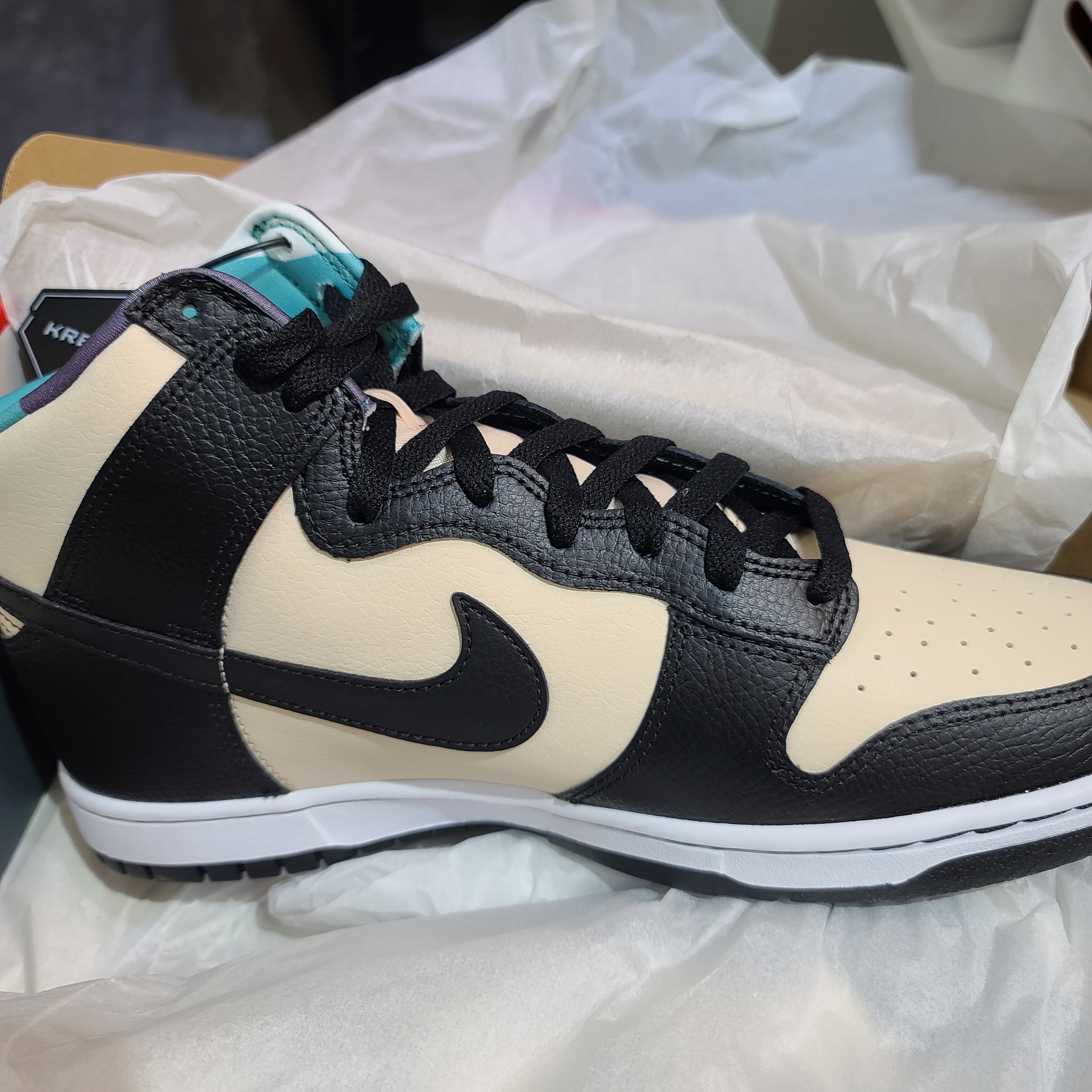 Nike Dunk High Retro EMB Pearl White Washed Teal and Black 착용 스타일