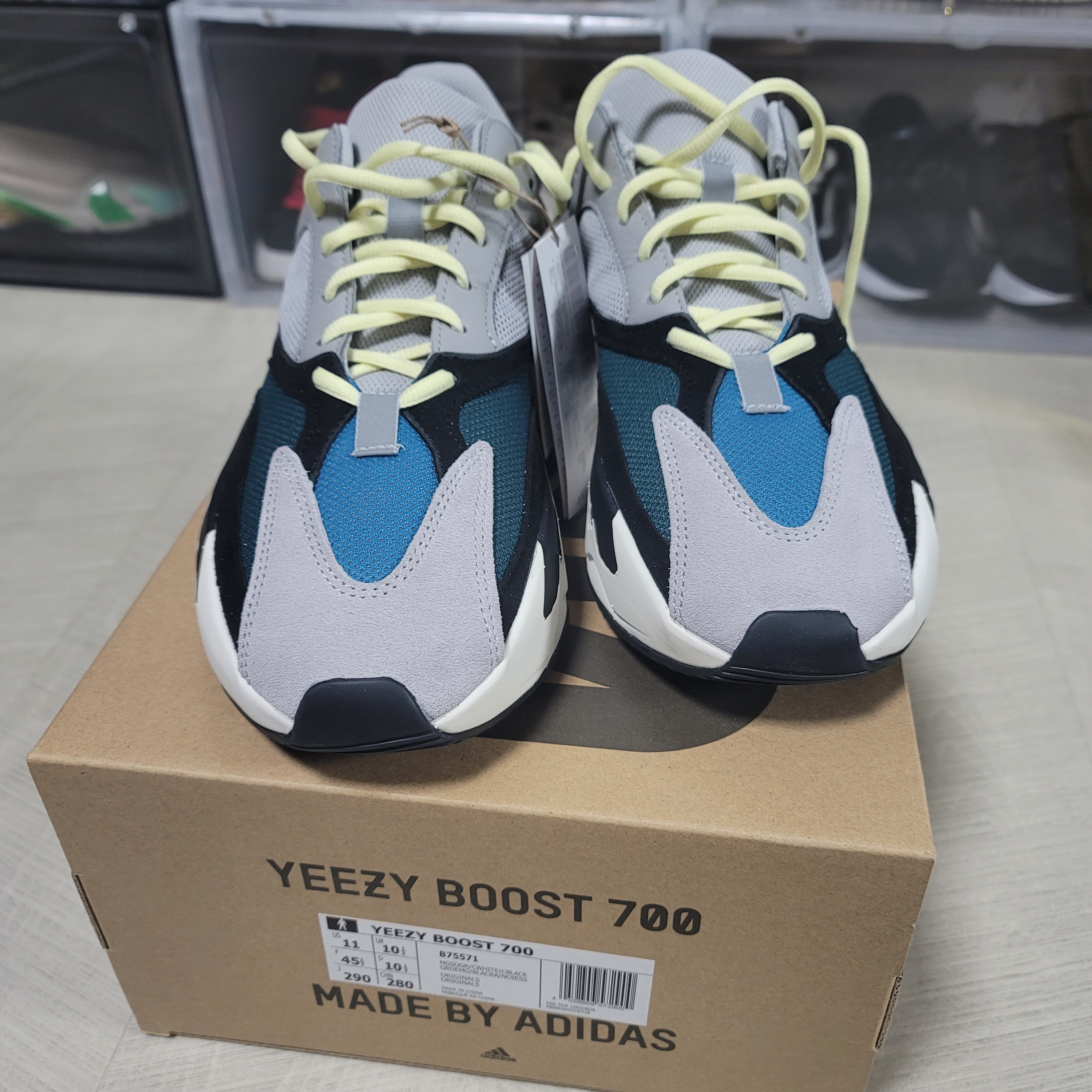 Adidas Yeezy Boost 700 Wave Runner Solid Grey 2021/2022 착용 스타일 - 2
