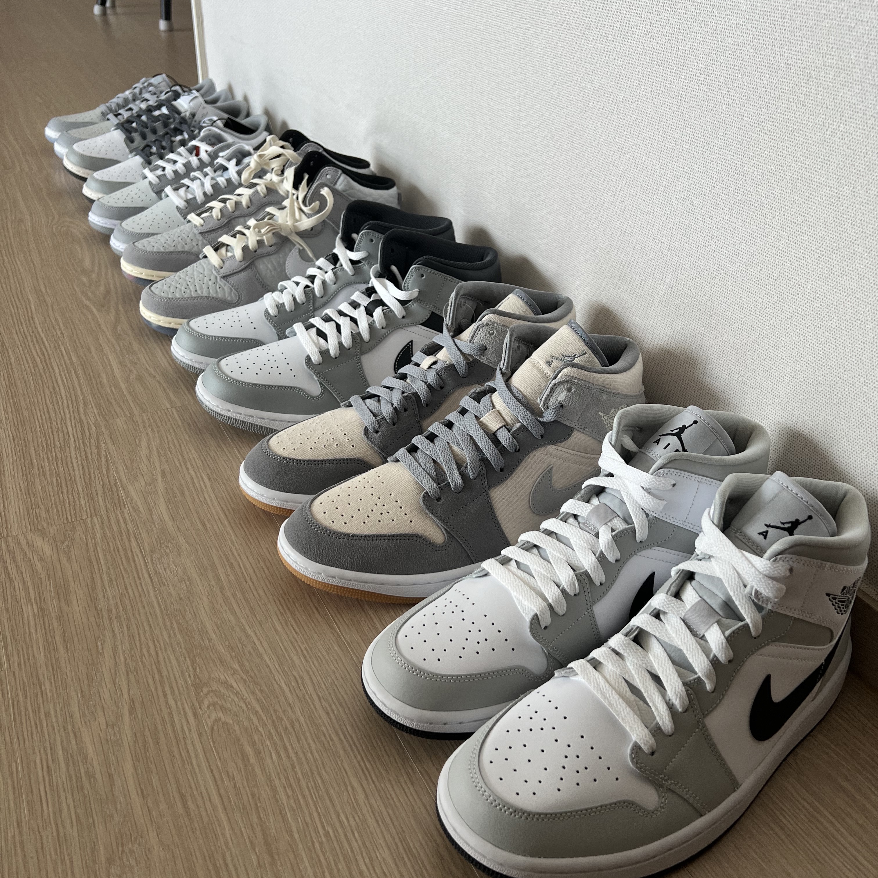Jordan 1 Low Golf Wolf Grey, Jordan 1 Mid Light Smoke Grey Anthracite 착용 스타일 - 3
