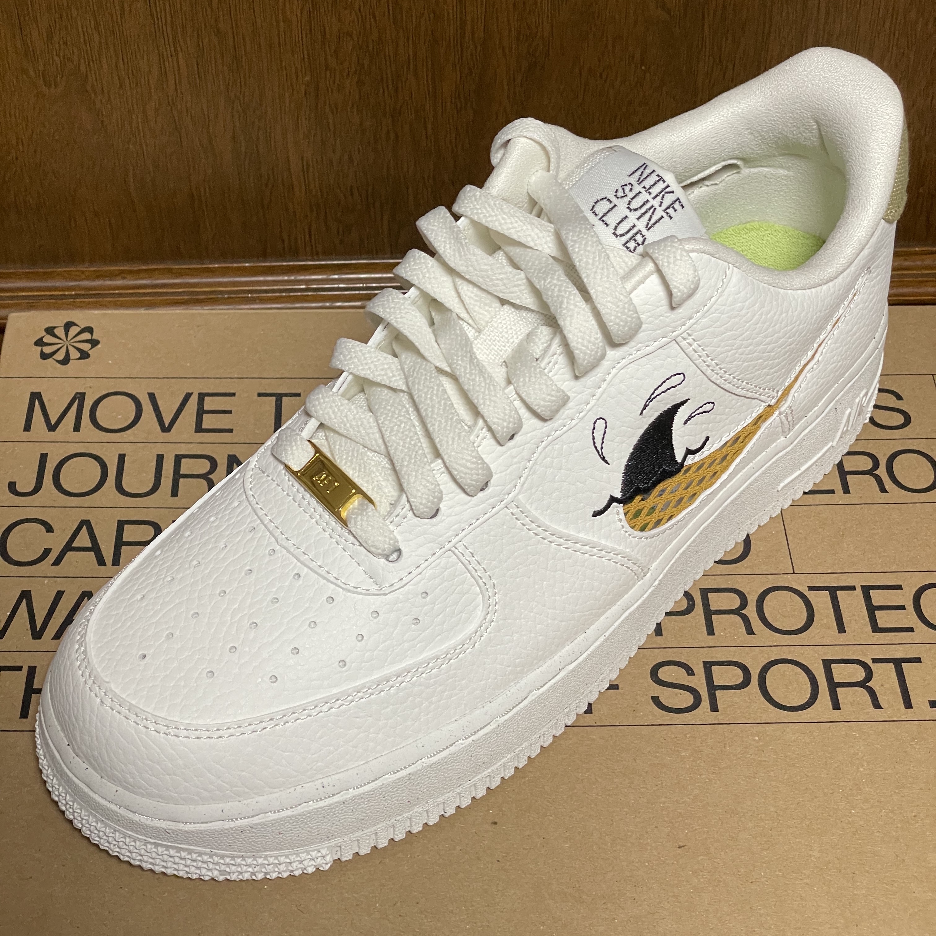 Nike Air Force 1 '07 LV8 Next Nature Sun CLub 착용 스타일