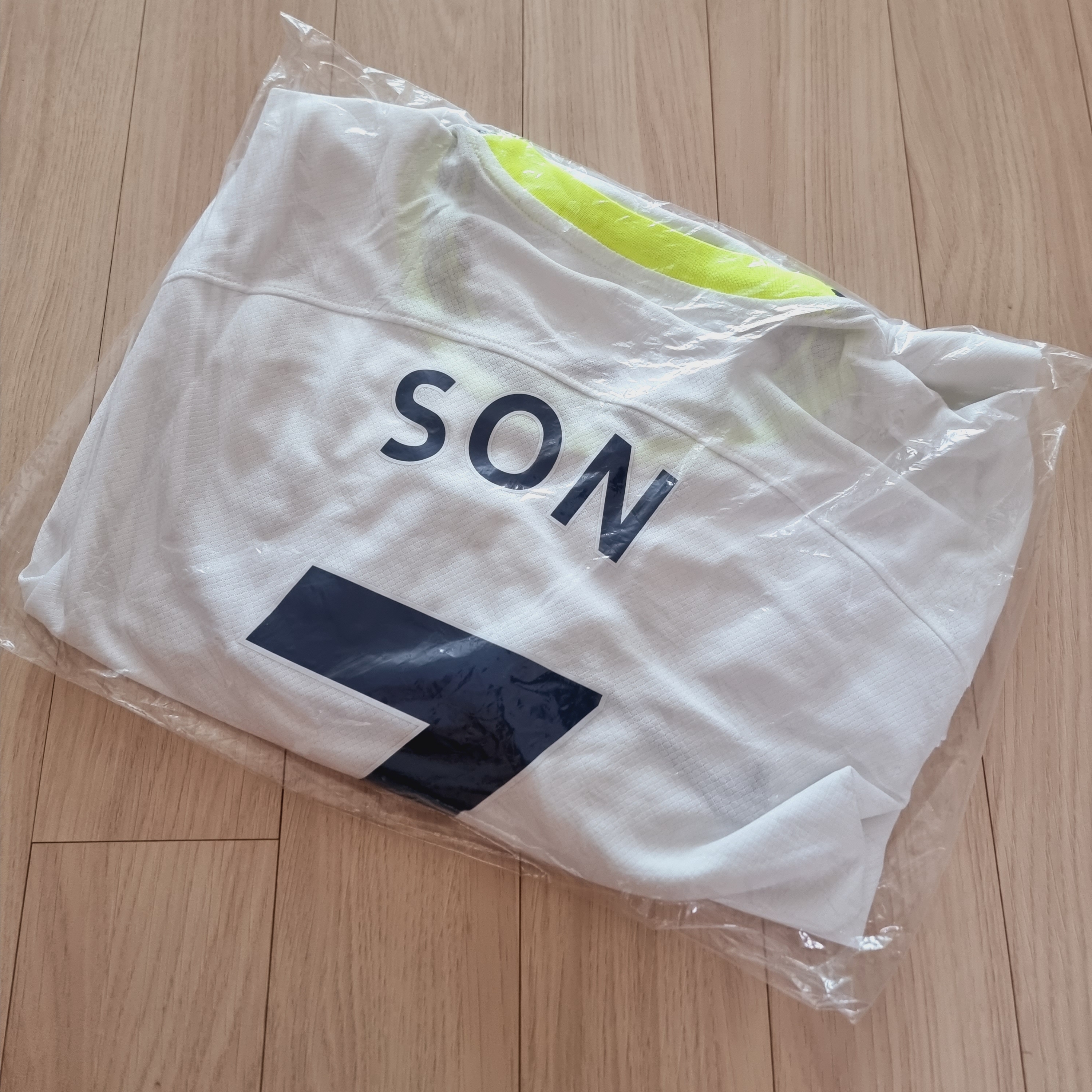 Nike Tottenham Hotspur 2022/23 Dri-Fit Stadium Home Jersey White (Non Marking Ver.) 착용 스타일