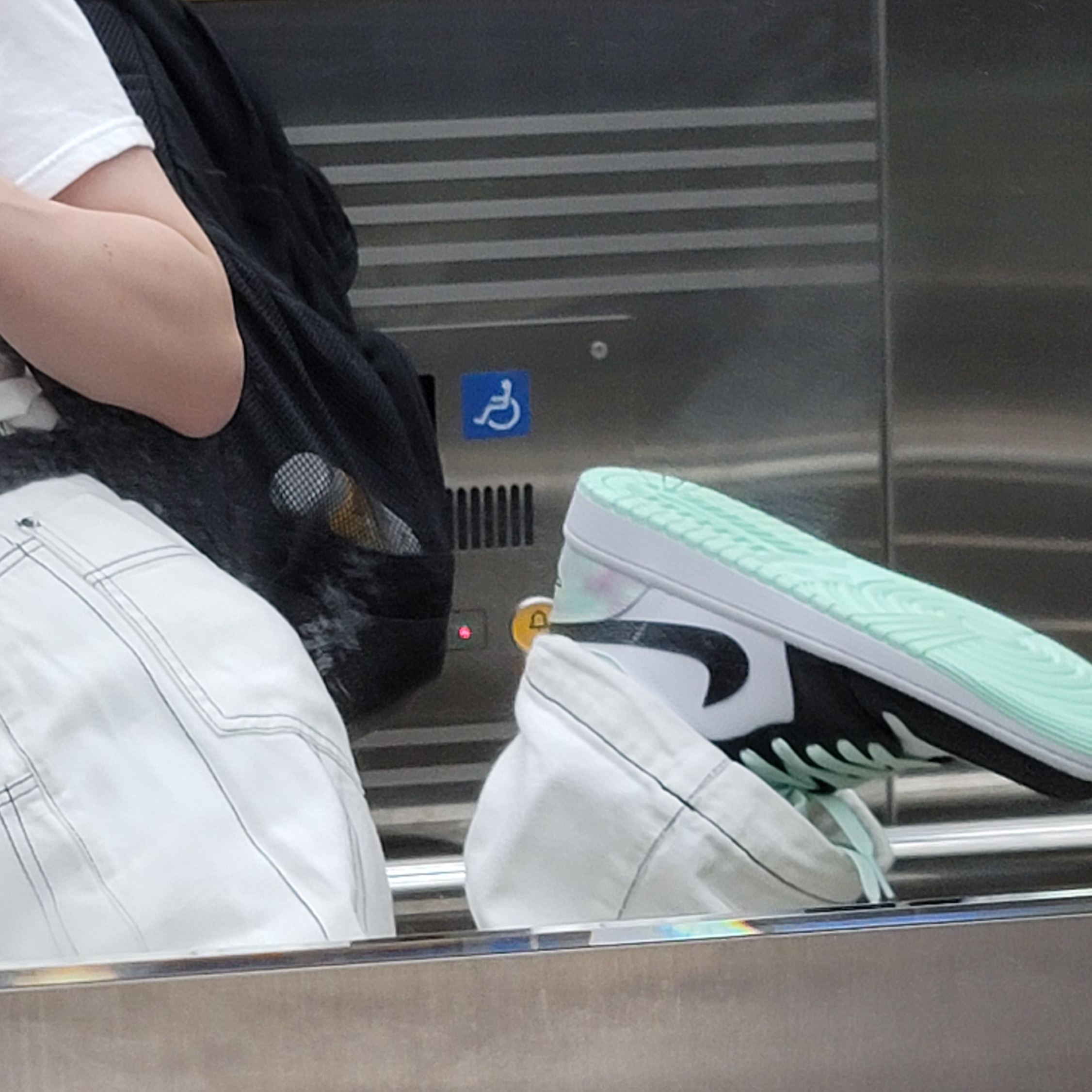 Jordan 1 Low SE White Black Tie-Dye 착용 스타일 - 2