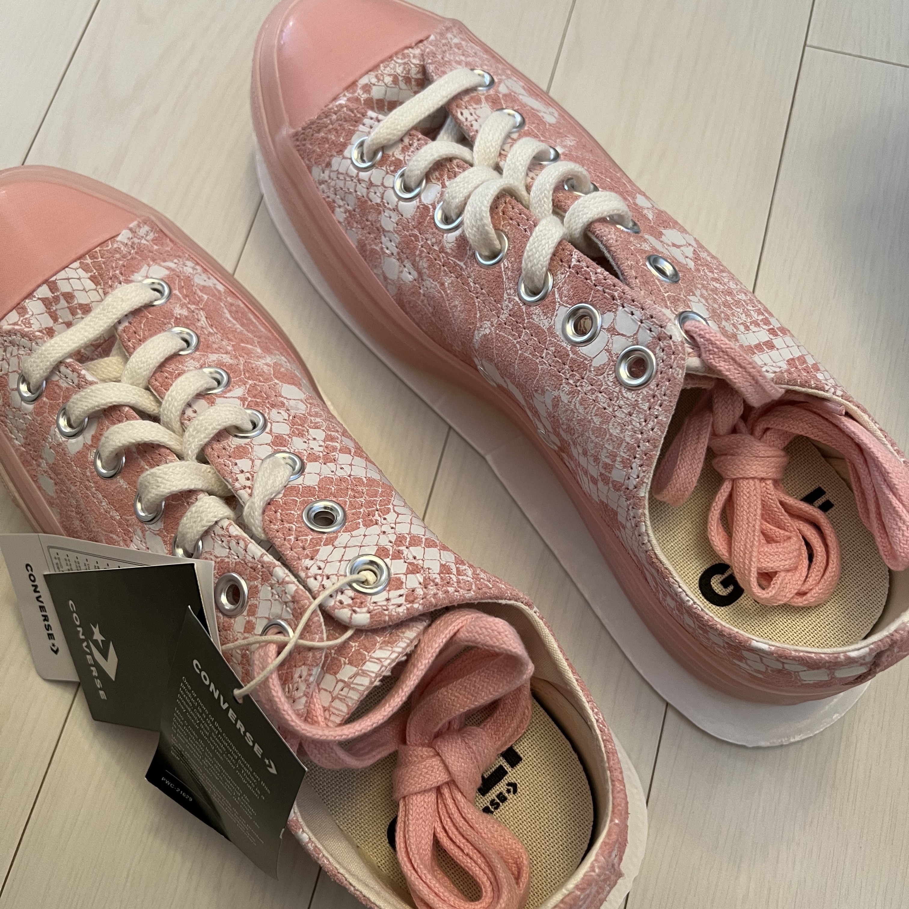 Converse x Golf Wang Chuck 70 Ox Snake Pink Dogwood 착용 스타일 - 3