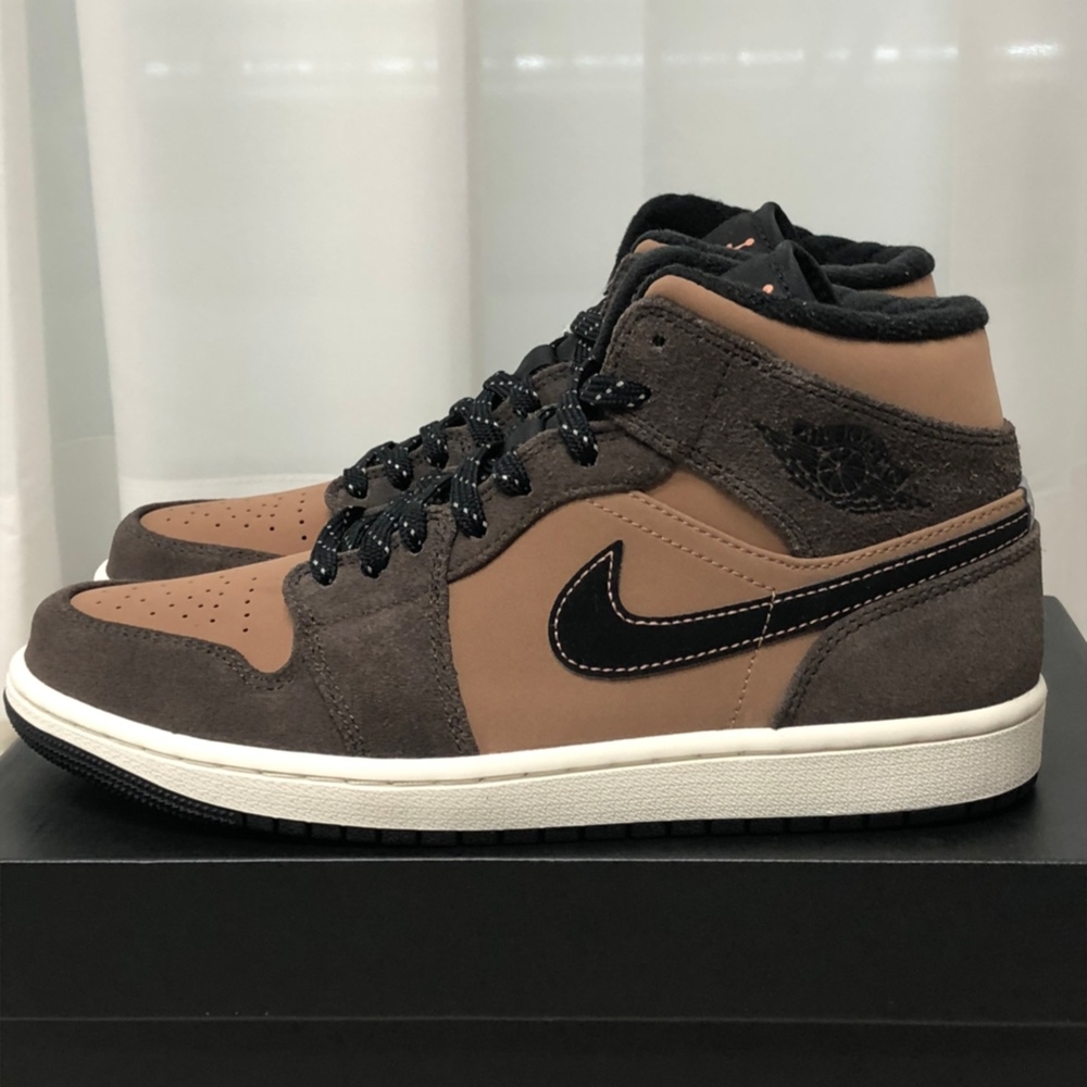 Jordan 1 Mid SE Dark Chocolate 착용 스타일 - 1