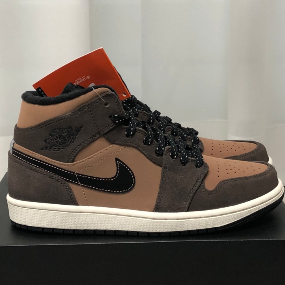 Jordan 1 Mid SE Dark Chocolate 착용 스타일 - 2