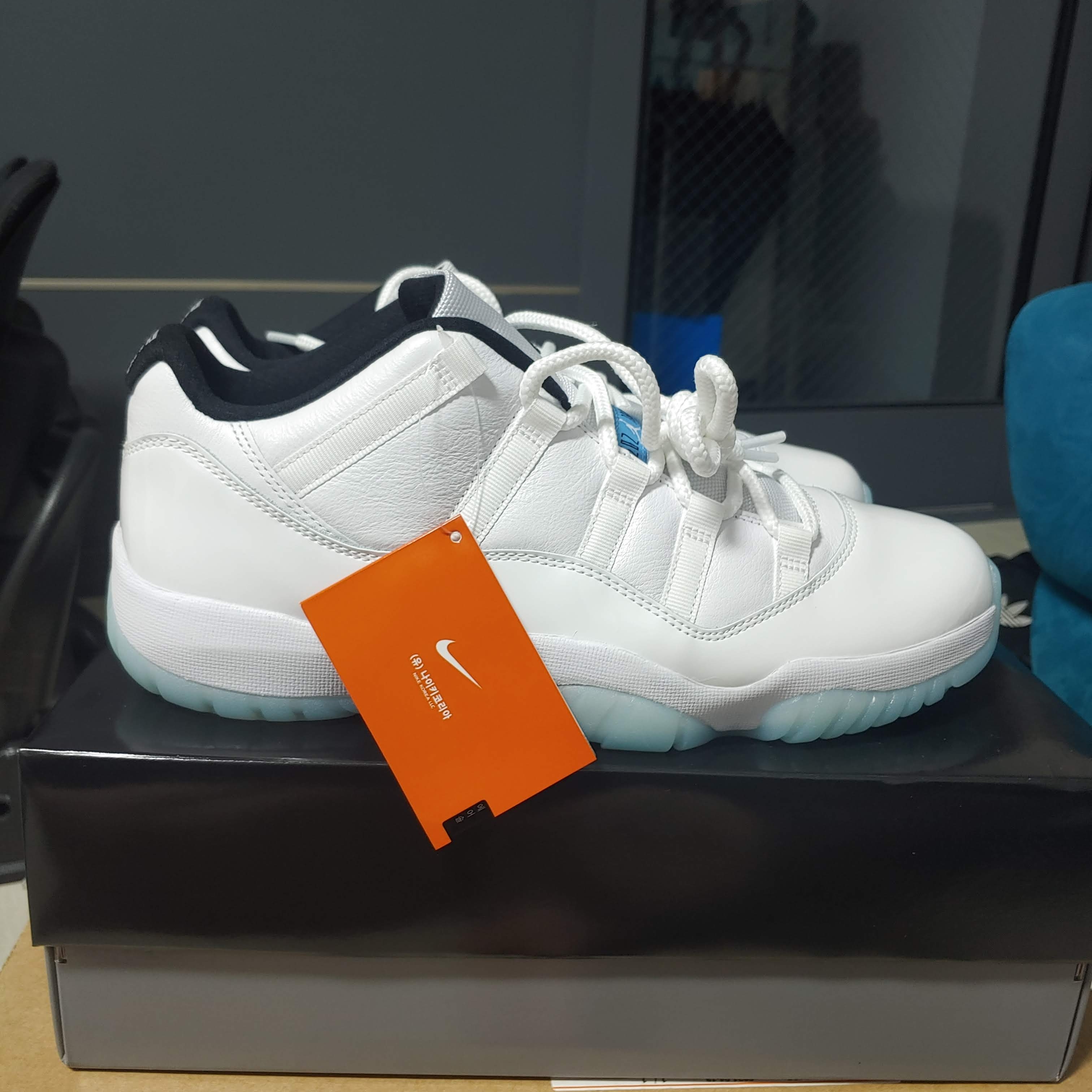 Jordan 11 Retro Low Legend Blue 착용 스타일 - 1