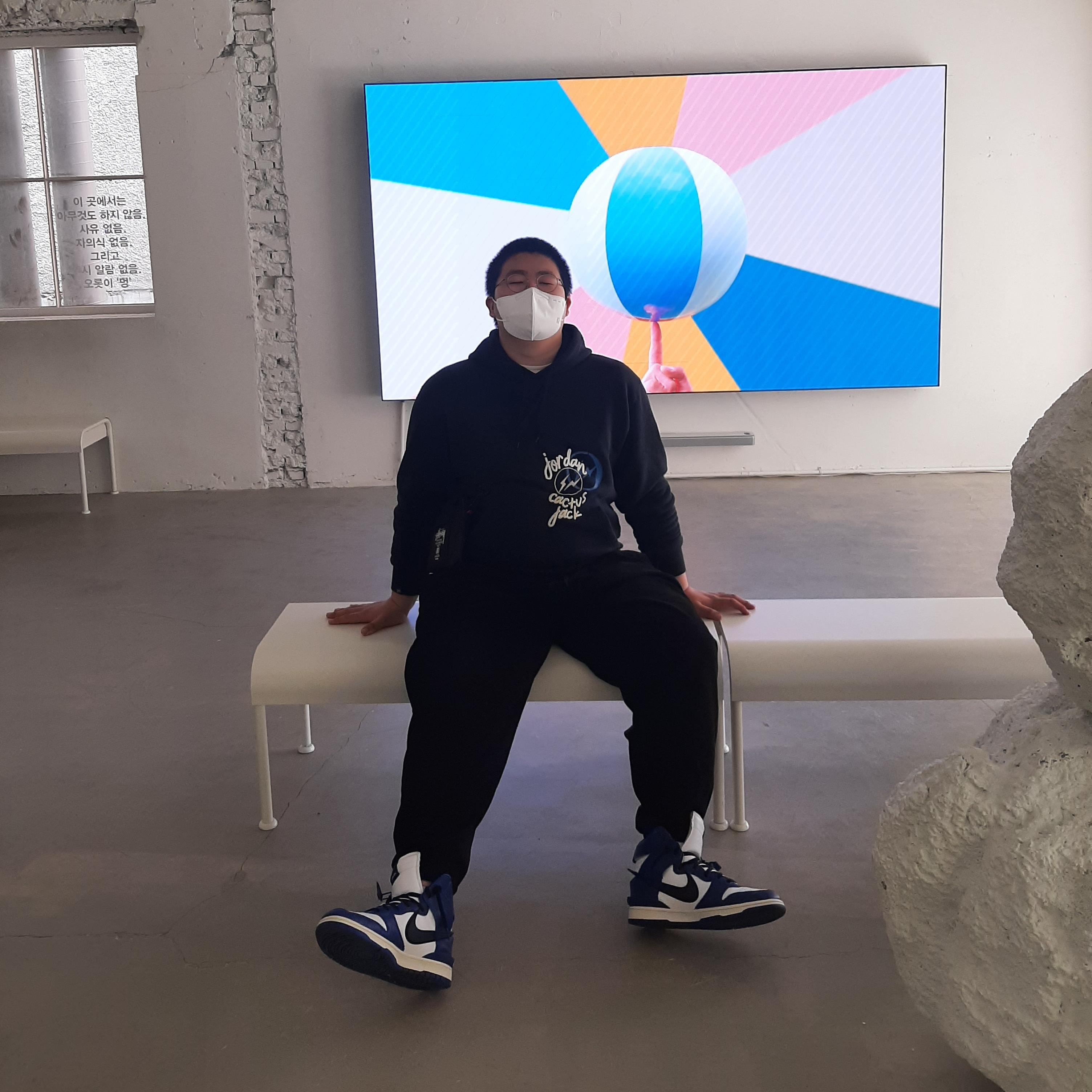 Nike x Ambush Dunk High Deep Royal Blue, Jordan x Travis Scott x Fragment Hoodie Black (DJ0615-010) 착용 스타일 - 2