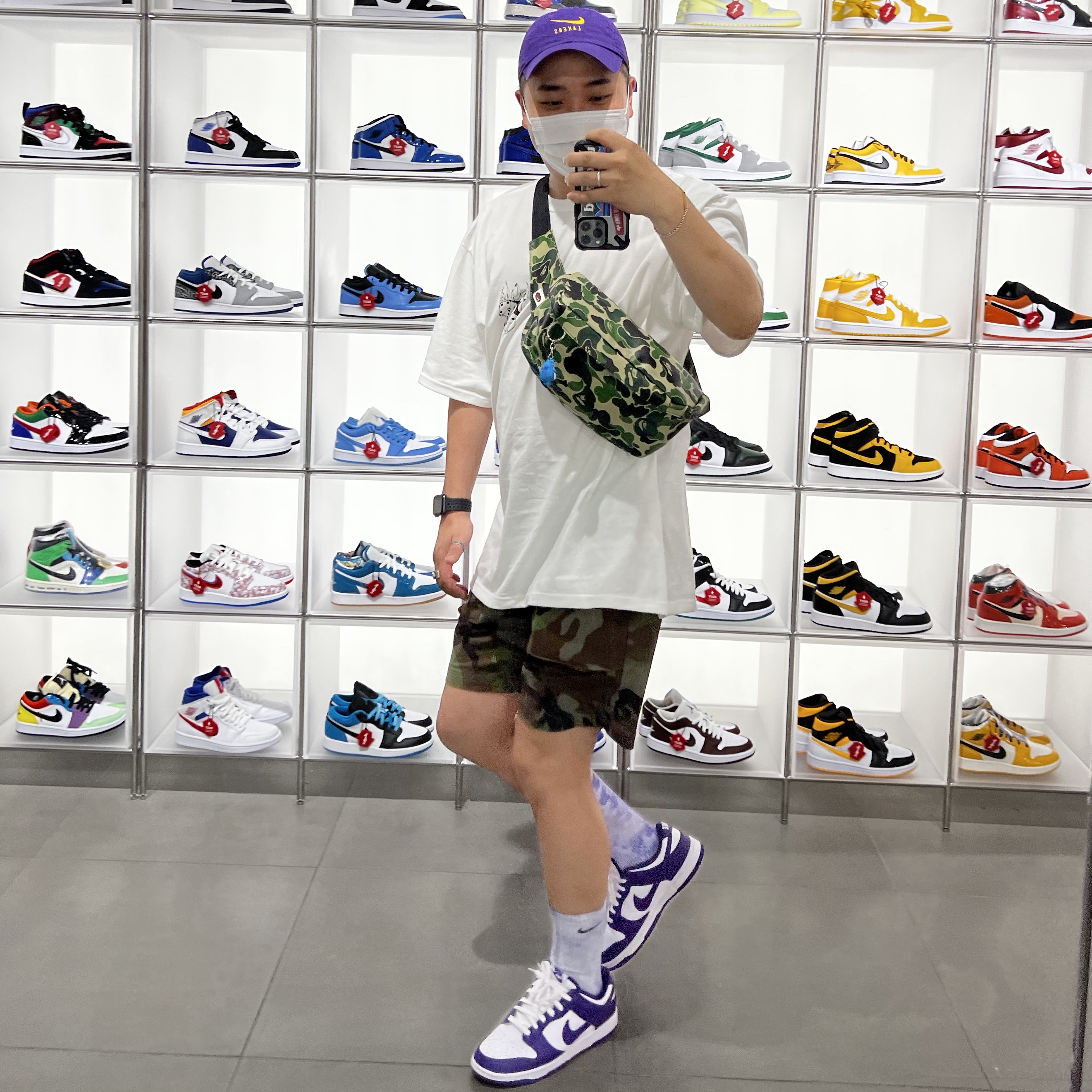 Stussy Fire Dice T-Shirt White, Nike Dunk Low Retro Championship Court Purple 착용 스타일 - 2