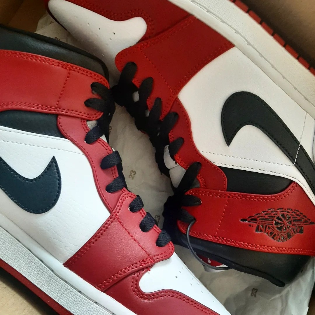 Jordan 1 Mid Chicago 2020 착용 스타일 - 3