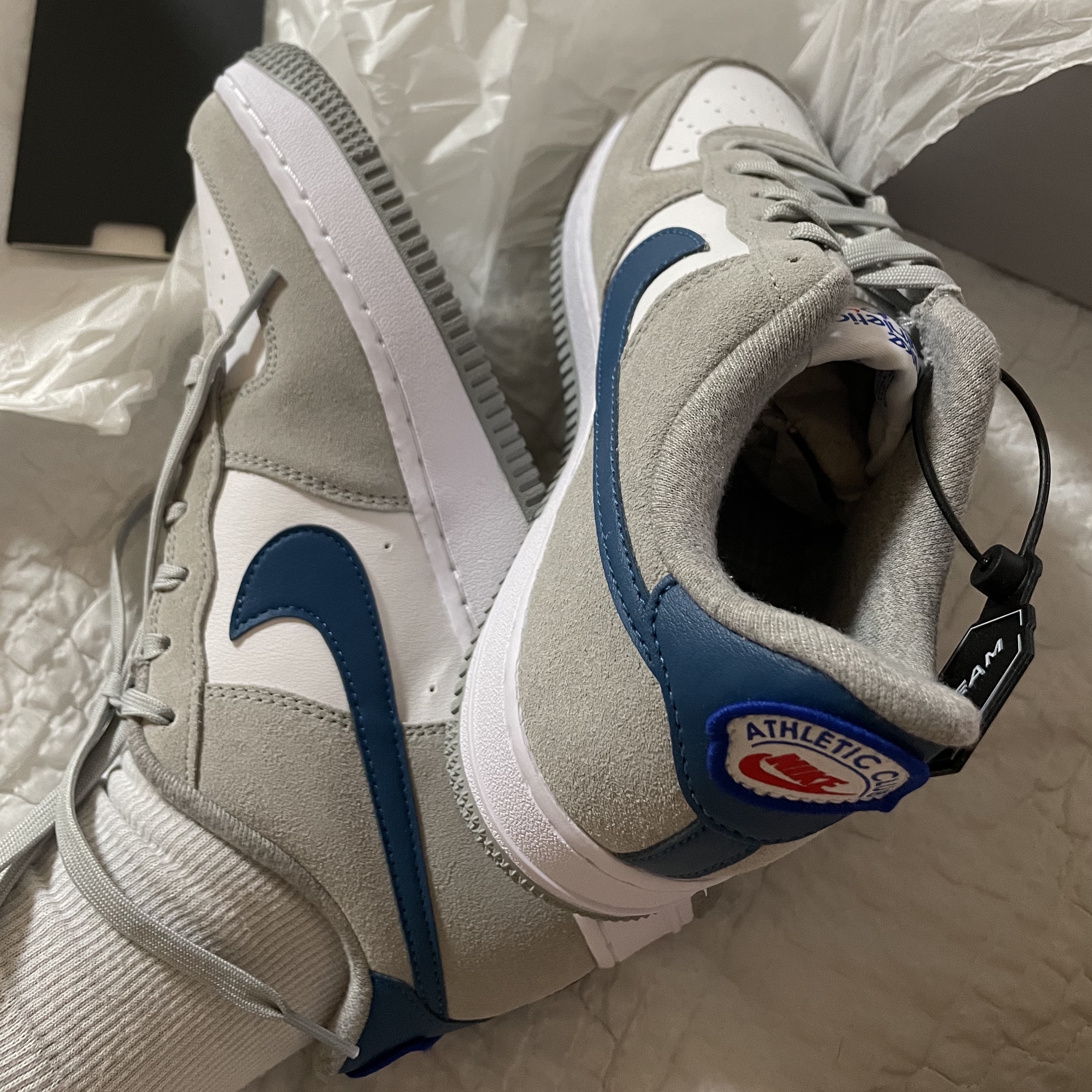 Nike Air Force 1 '07 LV8 Athletic Club Light Smoke Grey Marina, (GS) Nike Air Force 1 LV8 Athletic Club Light Smoke Grey Marina 착용 스타일