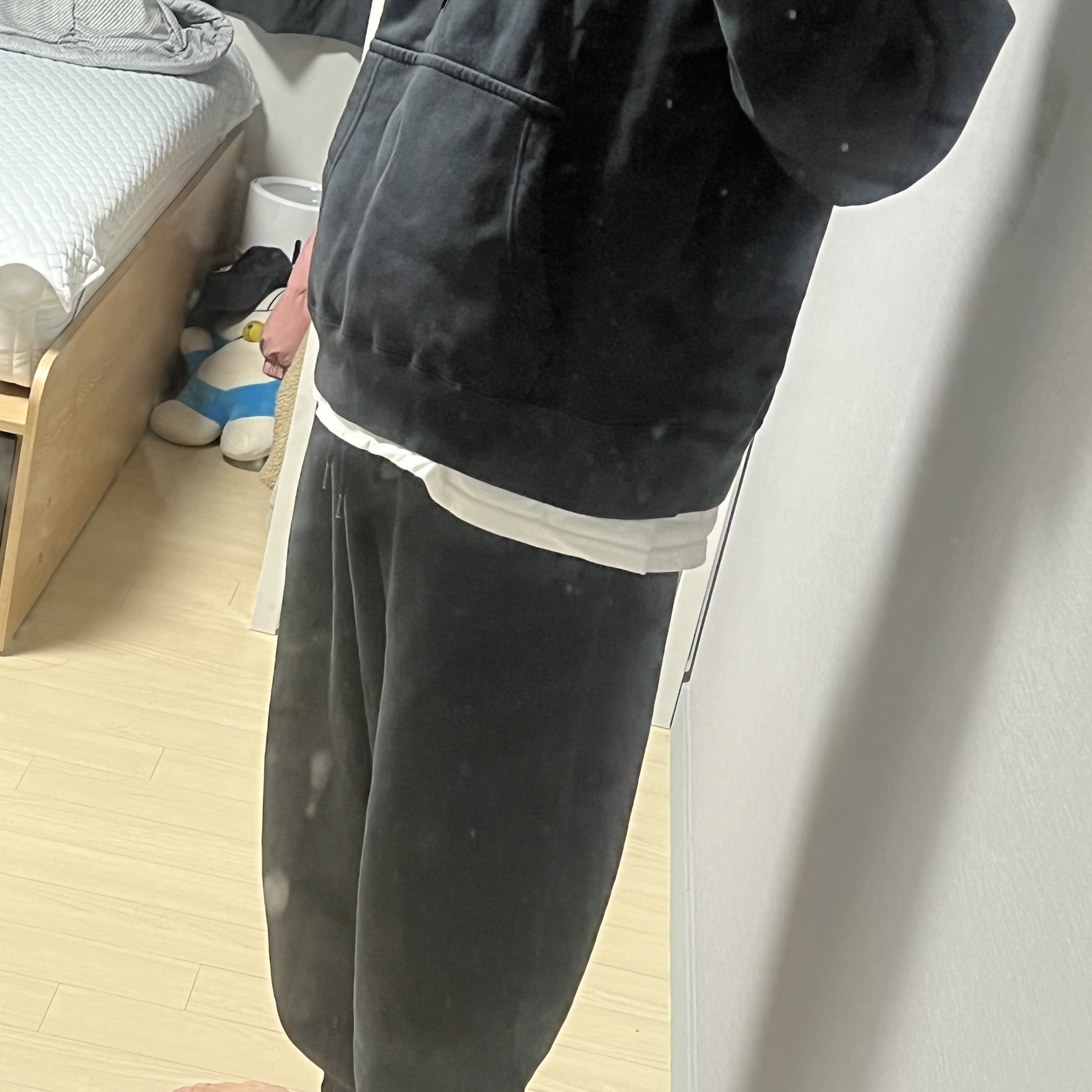 Nike x Stussy NRG RA Washed Fleece Pants Black (DN4031-010), Nike x Stussy NRG RA Washed Pullover Hoodie Black (DN4029-010) 착용 스타일 - 4