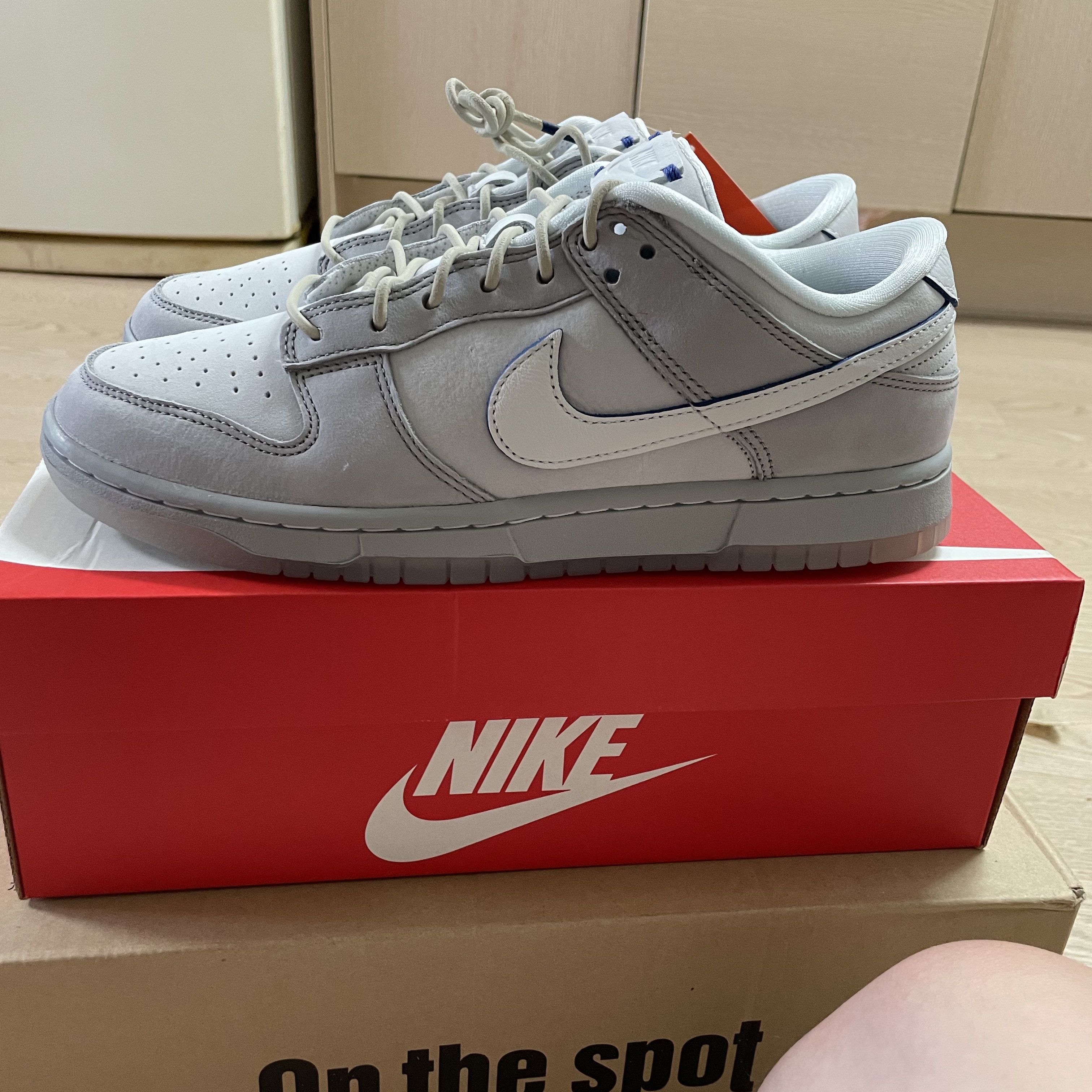 Nike Dunk Low Wolf Grey and Pure Platinum 착용 스타일 - 2