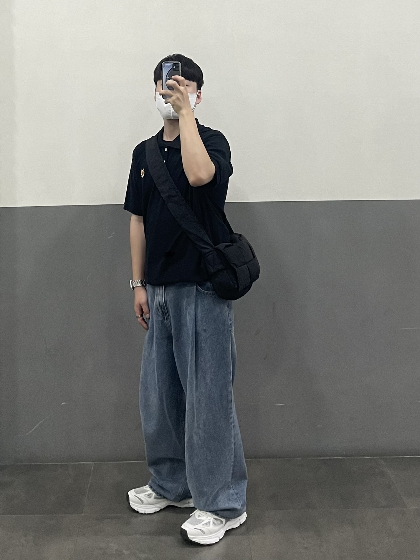 Axel Arigato Marathon Runner White Silver, Bottega Veneta Padded Tech Cassette Black 착용 스타일