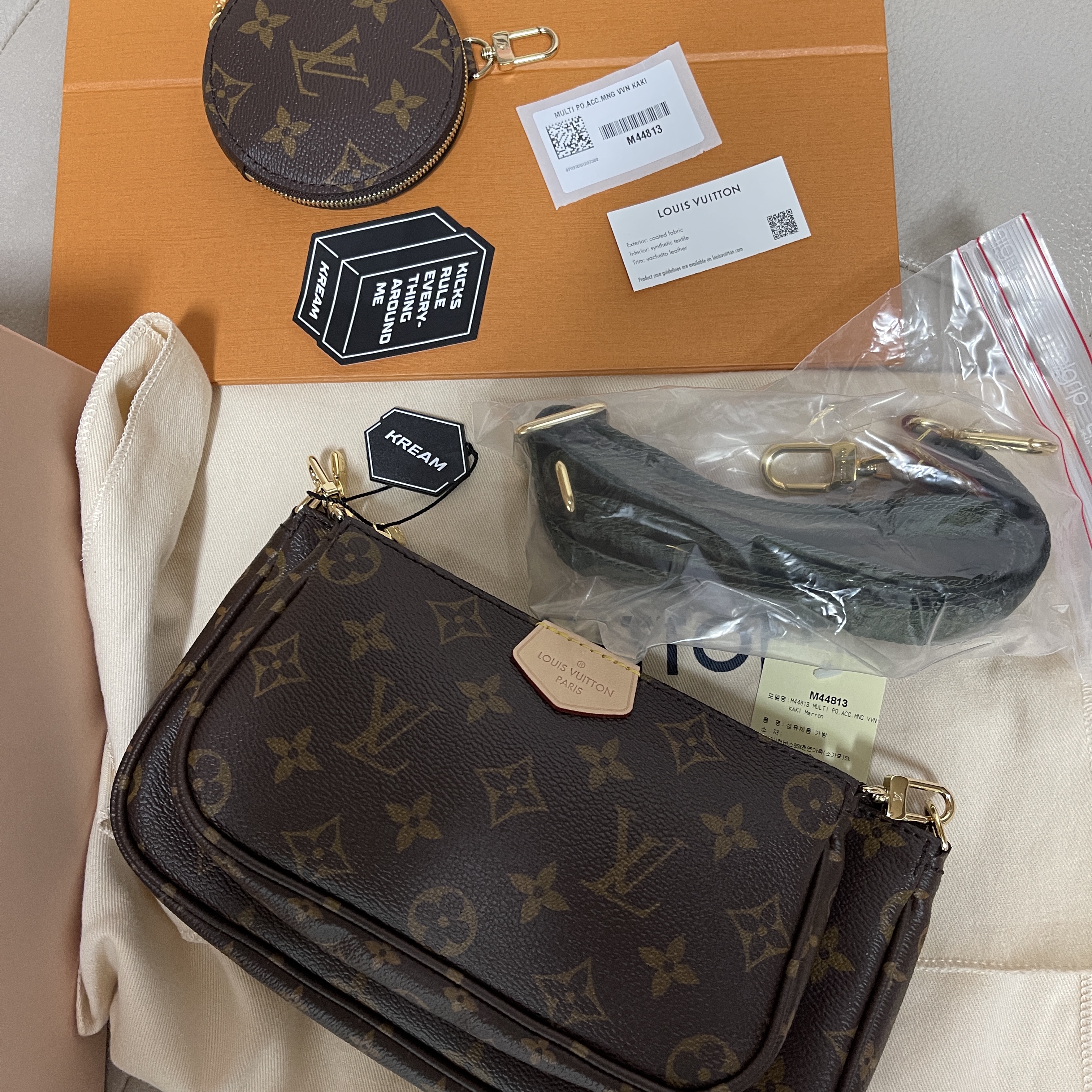 Louis Vuitton Multi Pochette Accessoires Monogram Khaki 착용 스타일 - 2