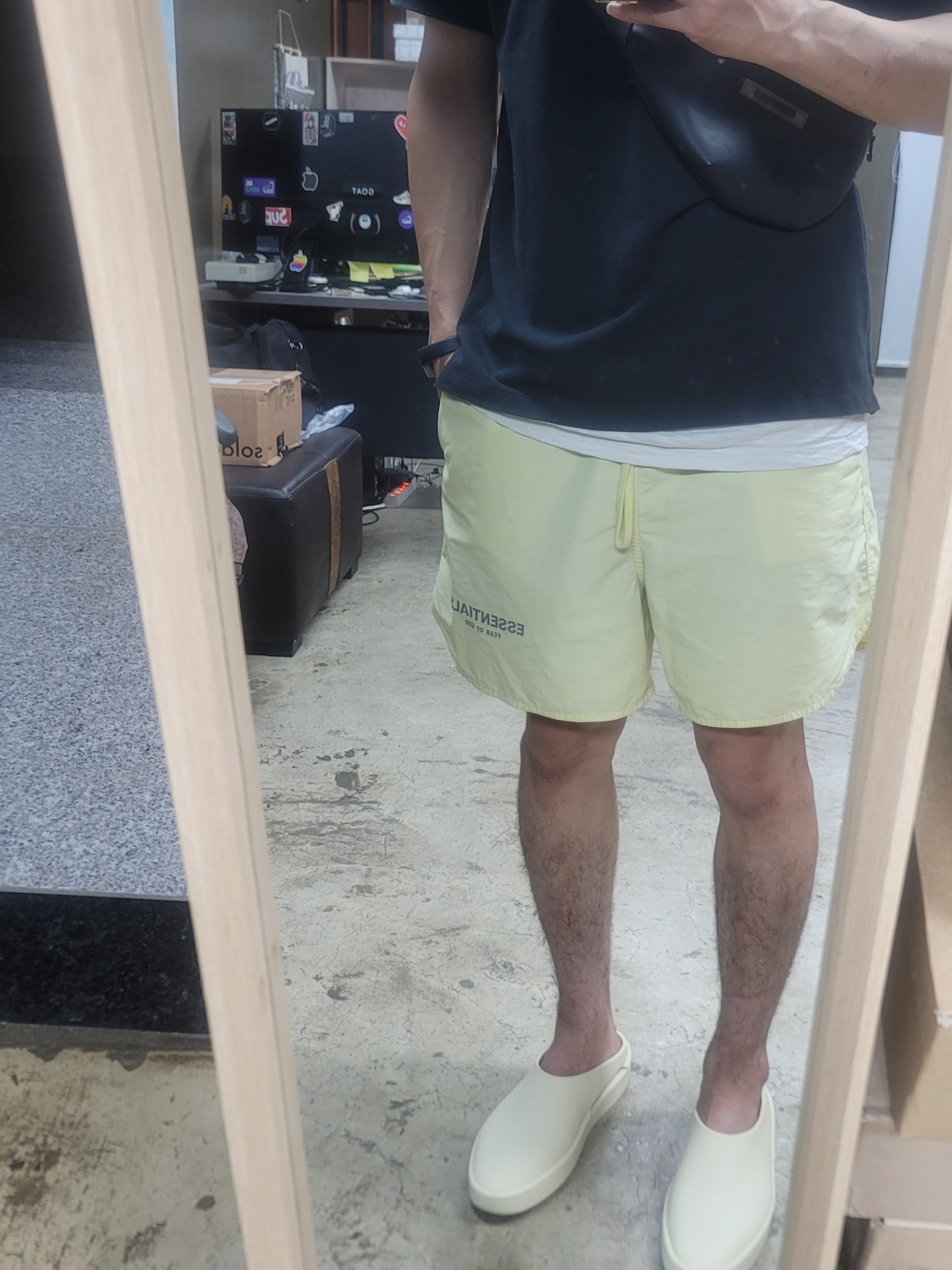 Fear of God The California Cream, Essentials Volley Shorts Pistachio - 21FW 착용 스타일