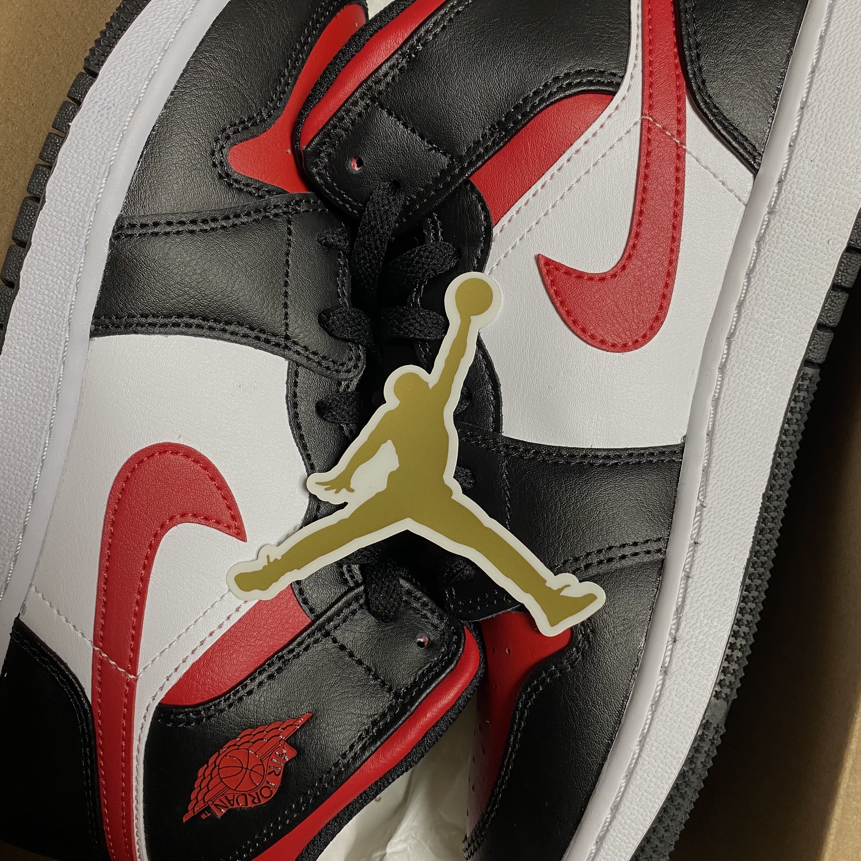 (GS) Jordan 1 Mid Black Fire Red 착용 스타일 - 1