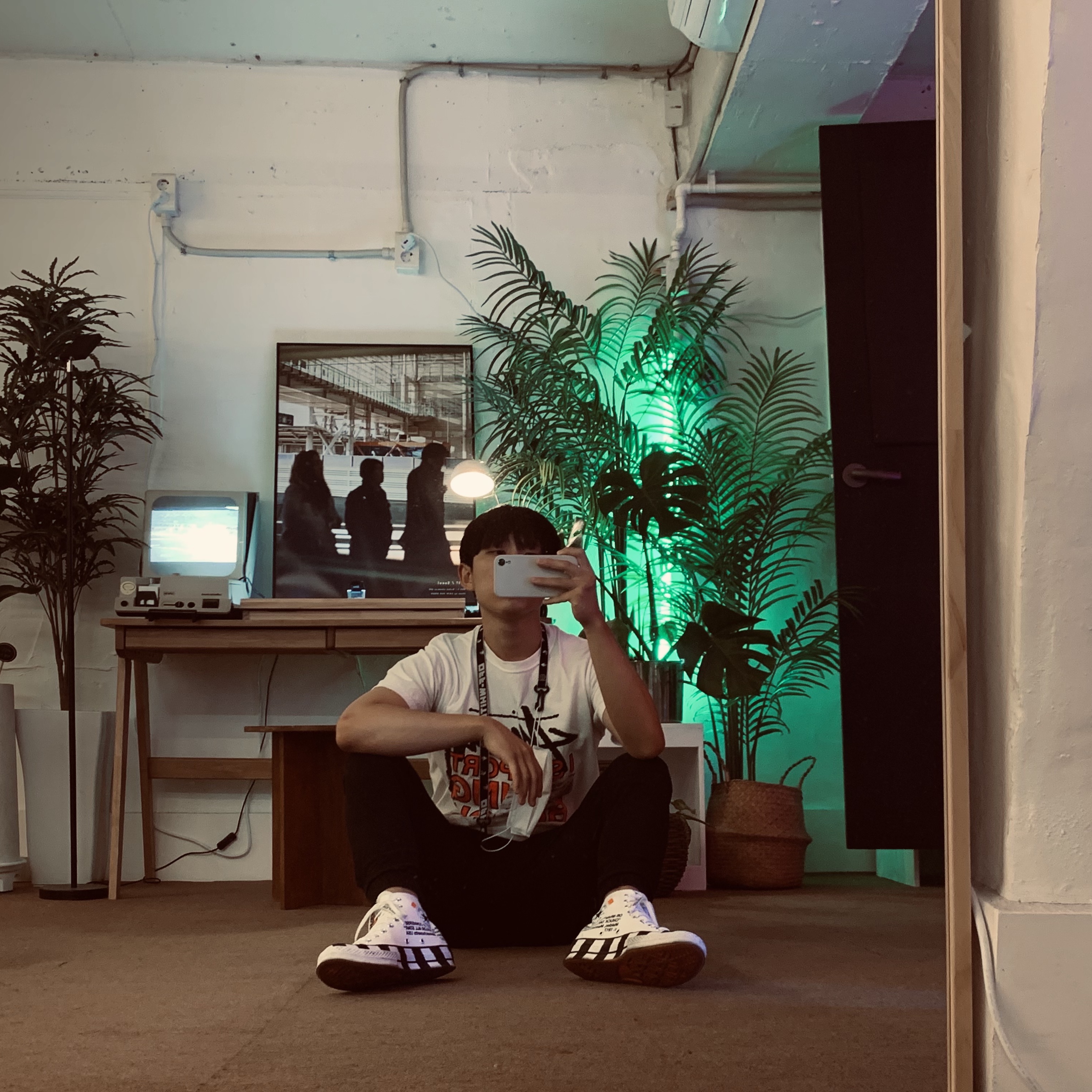 Stussy x Off-White 40 WT T-Shirt, Converse x Off-White Chuck 70 High V2 2021 착용 스타일