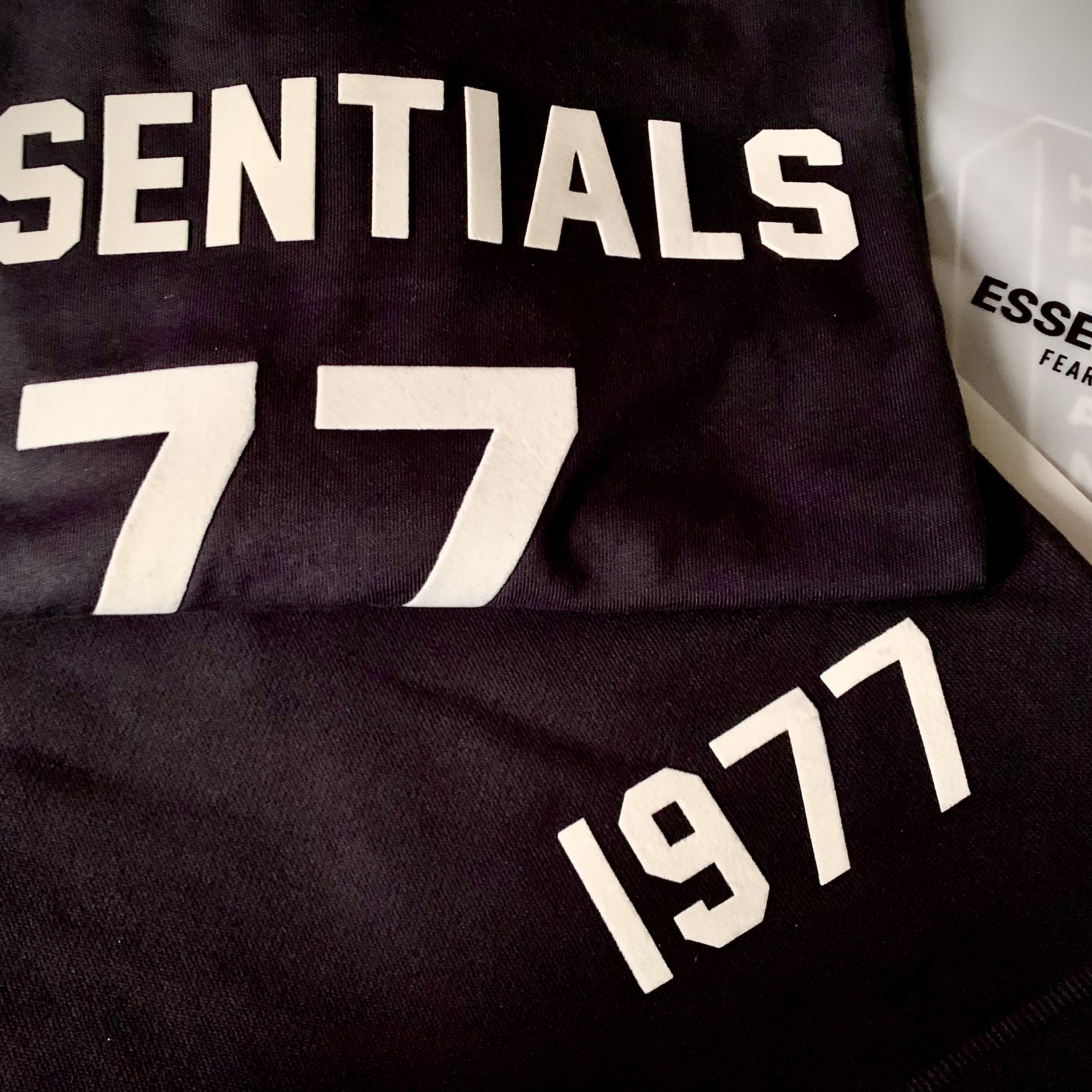 (Kids) Essentials 1977 Shorts Iron - 22SS, (Kids) Essentials 77 Football T-Shirt Iron - 22SS 착용 스타일 - 1