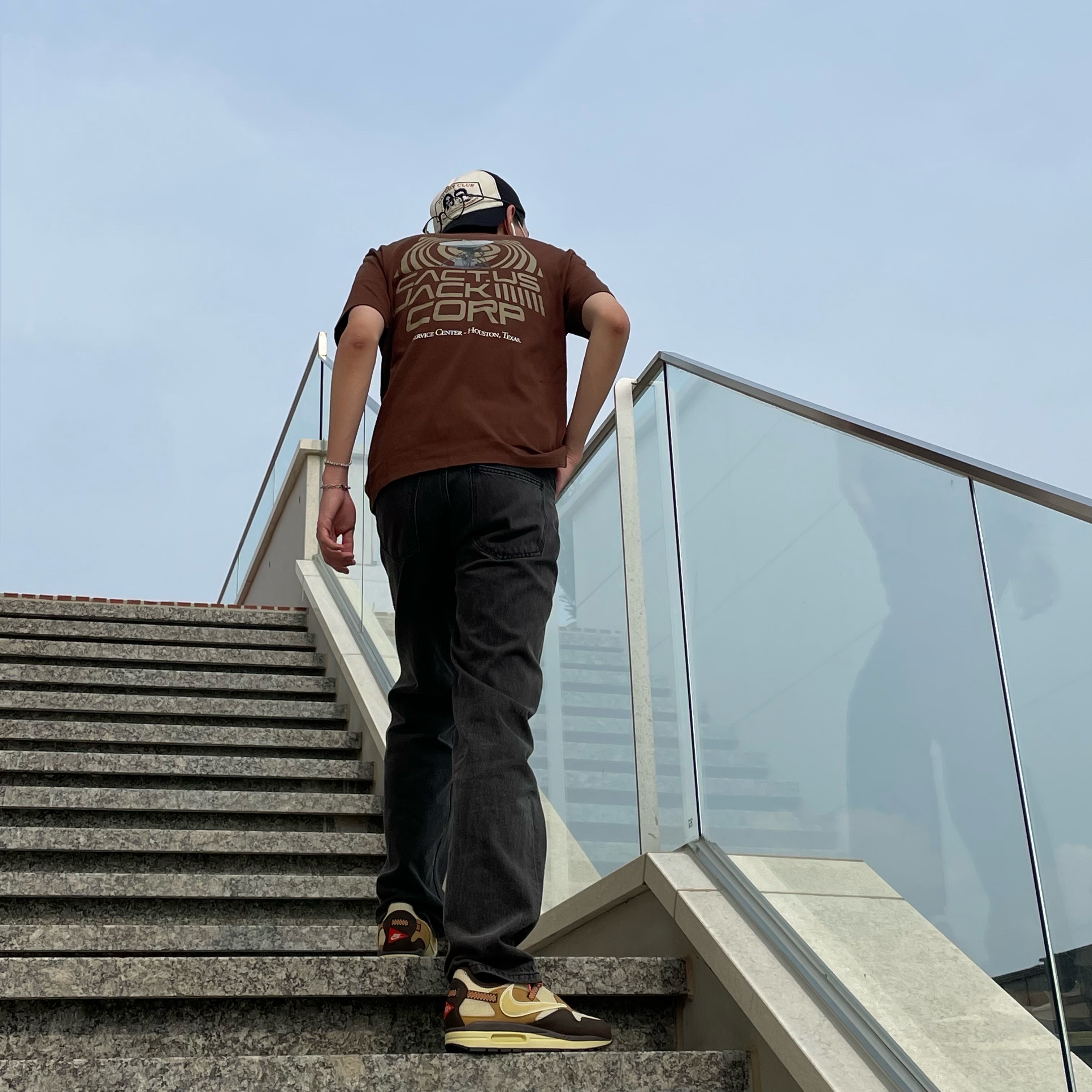 Nike x Travis Scott Air Max 1 Cact.us Brown, Nike x Travis Scott NRG BH S/S T-Shirt Cacao Wow - Asia 착용 스타일