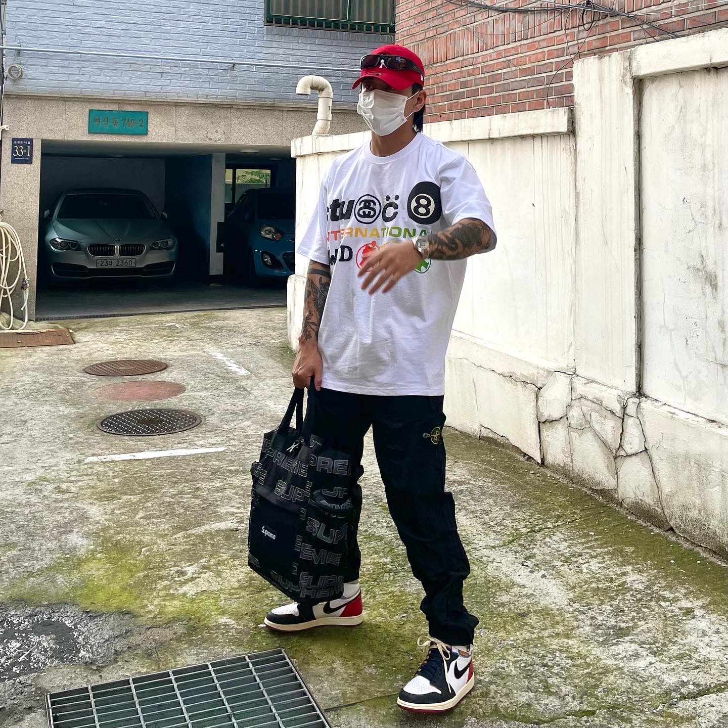 Stussy x Cactus Plant Flea Market International T-Shirt White, Jordan 1 x Union Retro High Black Toe 착용 스타일 - 2