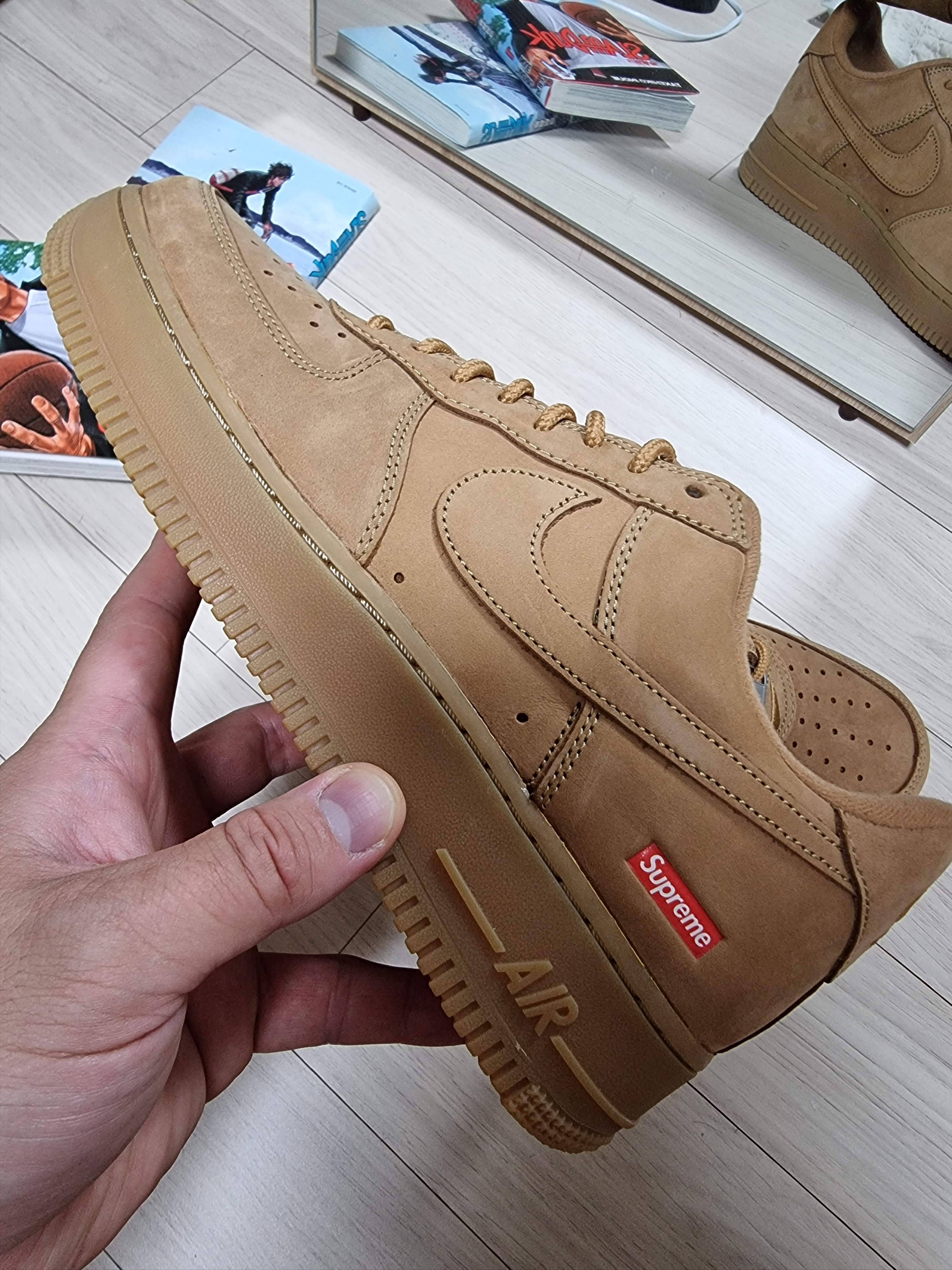 Nike x Supreme Air Force 1 Low Flax 착용 스타일 - 1