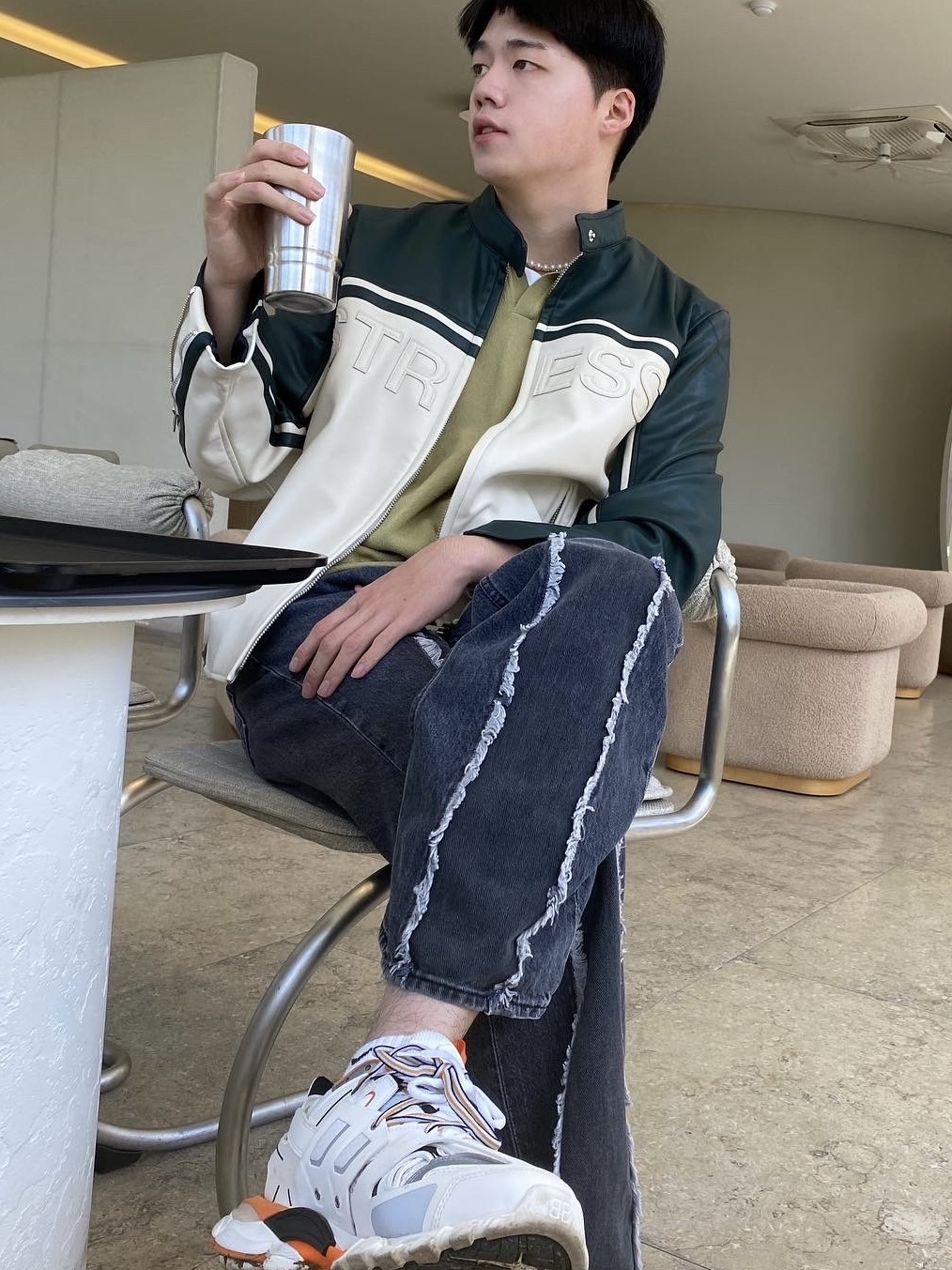 Balenciaga Track Sneakers White Orange 2019, Our Legacy Third Cut Slash Denim Black 착용 스타일