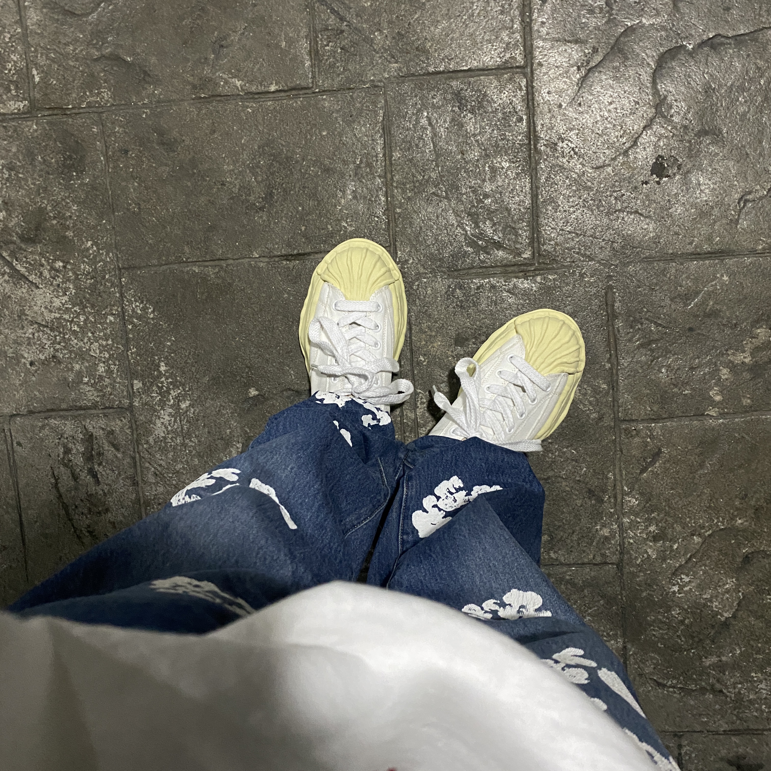 Maison Mihara Yasuhiro Blakey VL OG Sole Canvas Low-top Sneakers White, Y-3 Yohji Star Cloud White Bold Blue 착용 스타일 - 1