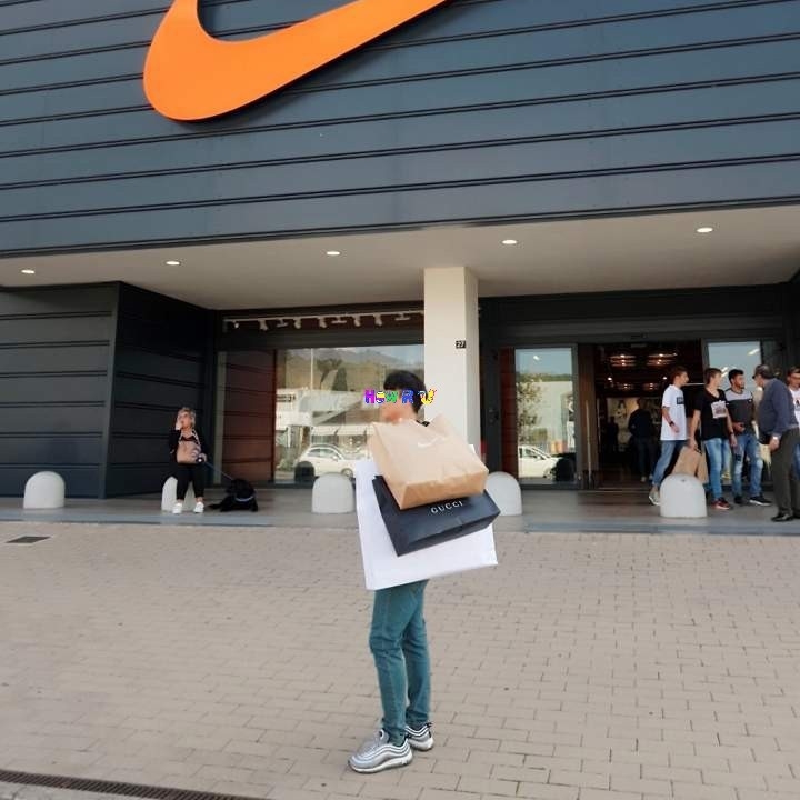 Nike Air Max 97 Ultra 17 Silver Bullet 착용 스타일