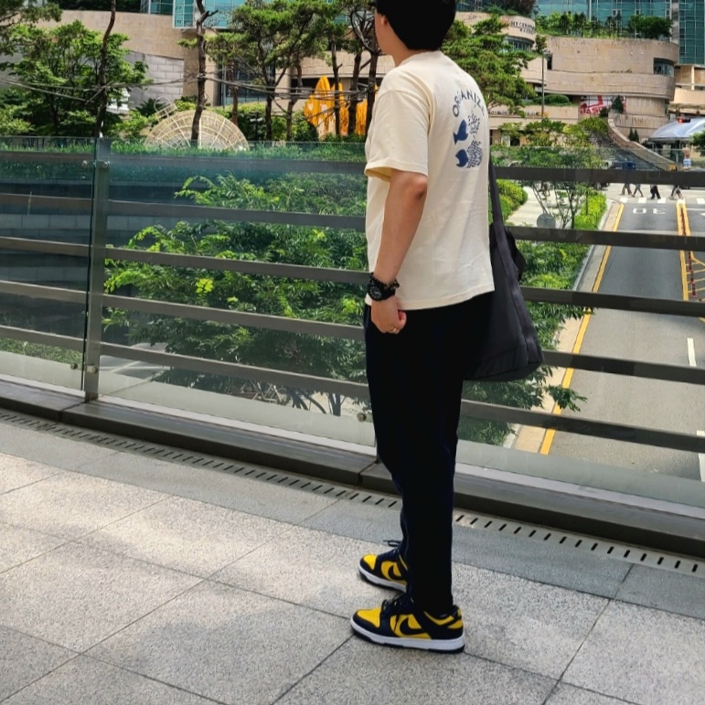 Nike Dunk Low Retro Varsity Maize, Casio G-Shock GA-2100-1A 착용 스타일