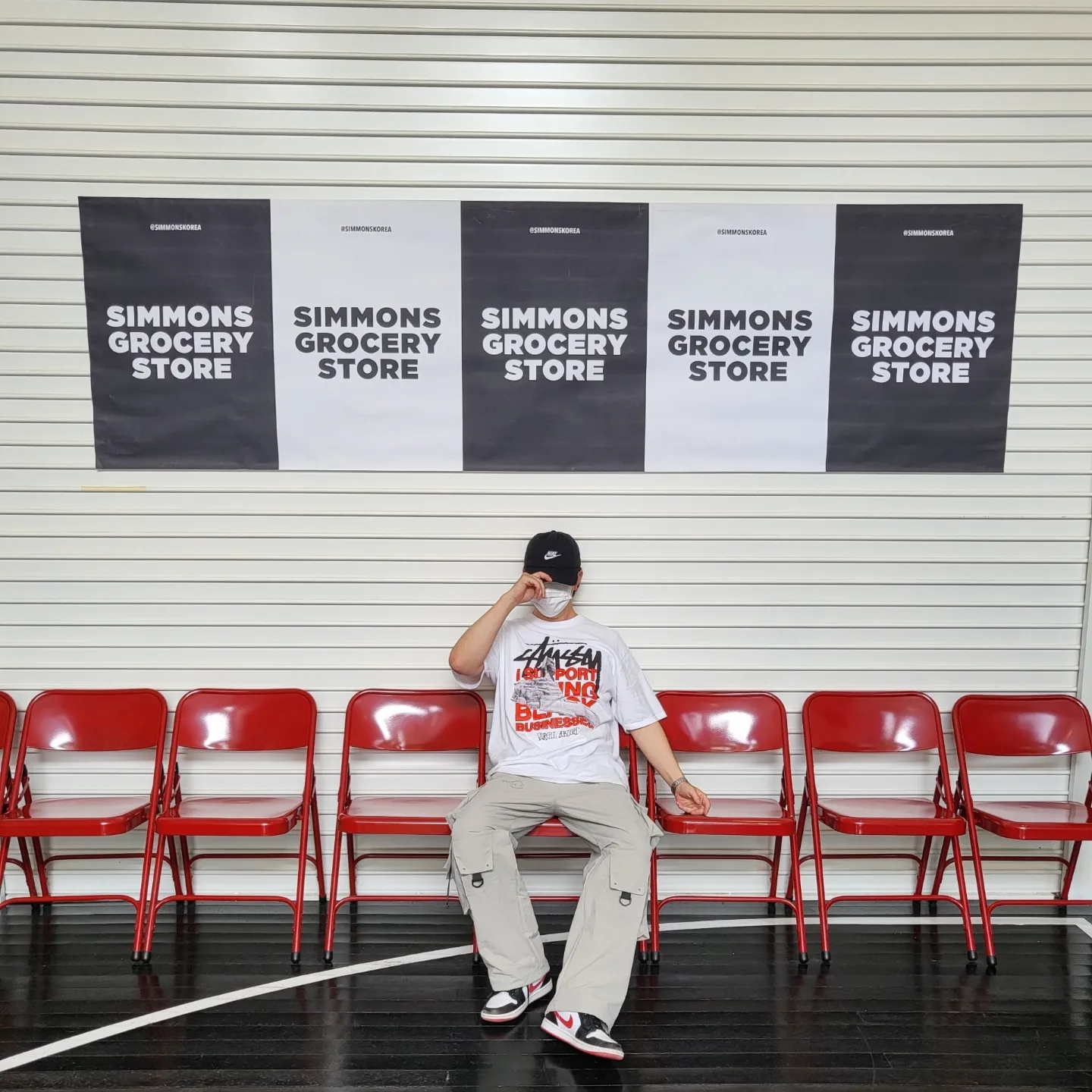 Jordan 1 Mid Gym Red Black White, Stussy x Off-White 40 WT T-Shirt 착용 스타일
