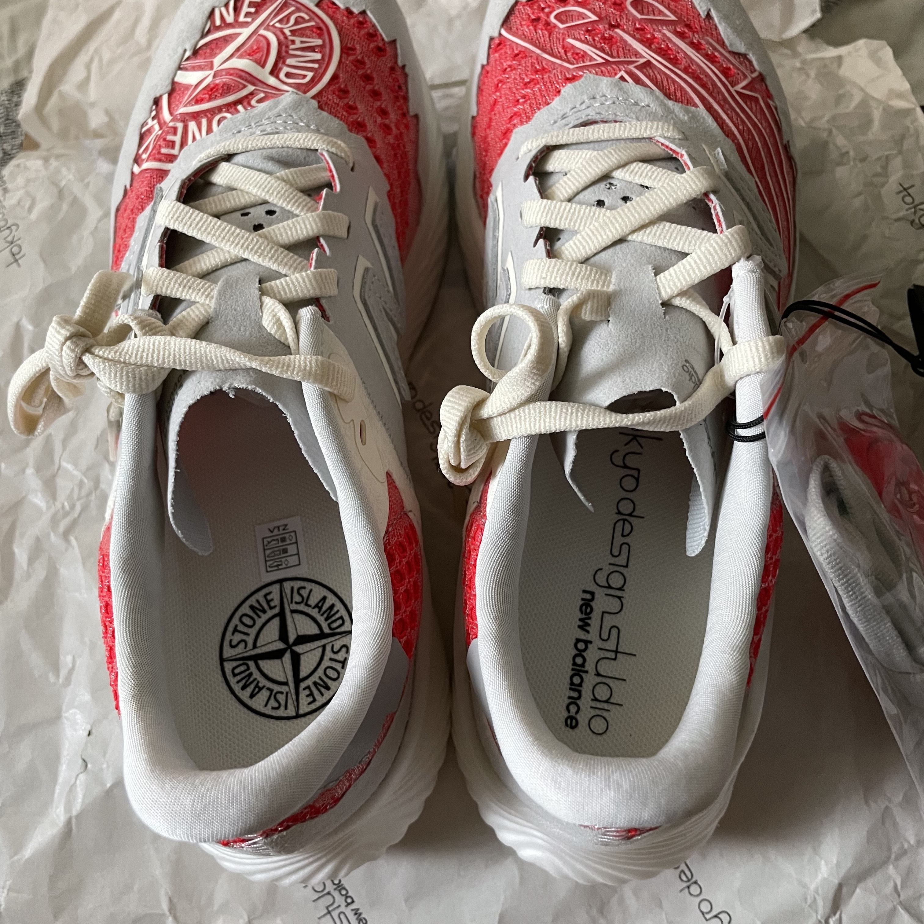 New Balance x Stone Island x Tokyo Design Studio FuelCell RC Elite v2 SI Red 착용 스타일 - 4