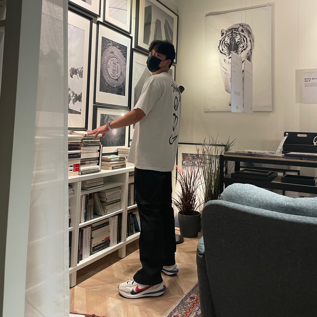 Nike x Stussy NRG RA T-Shirt Summit White (DM4942-121), Nike x Off-White NRG Pants Black 착용 스타일 - 3