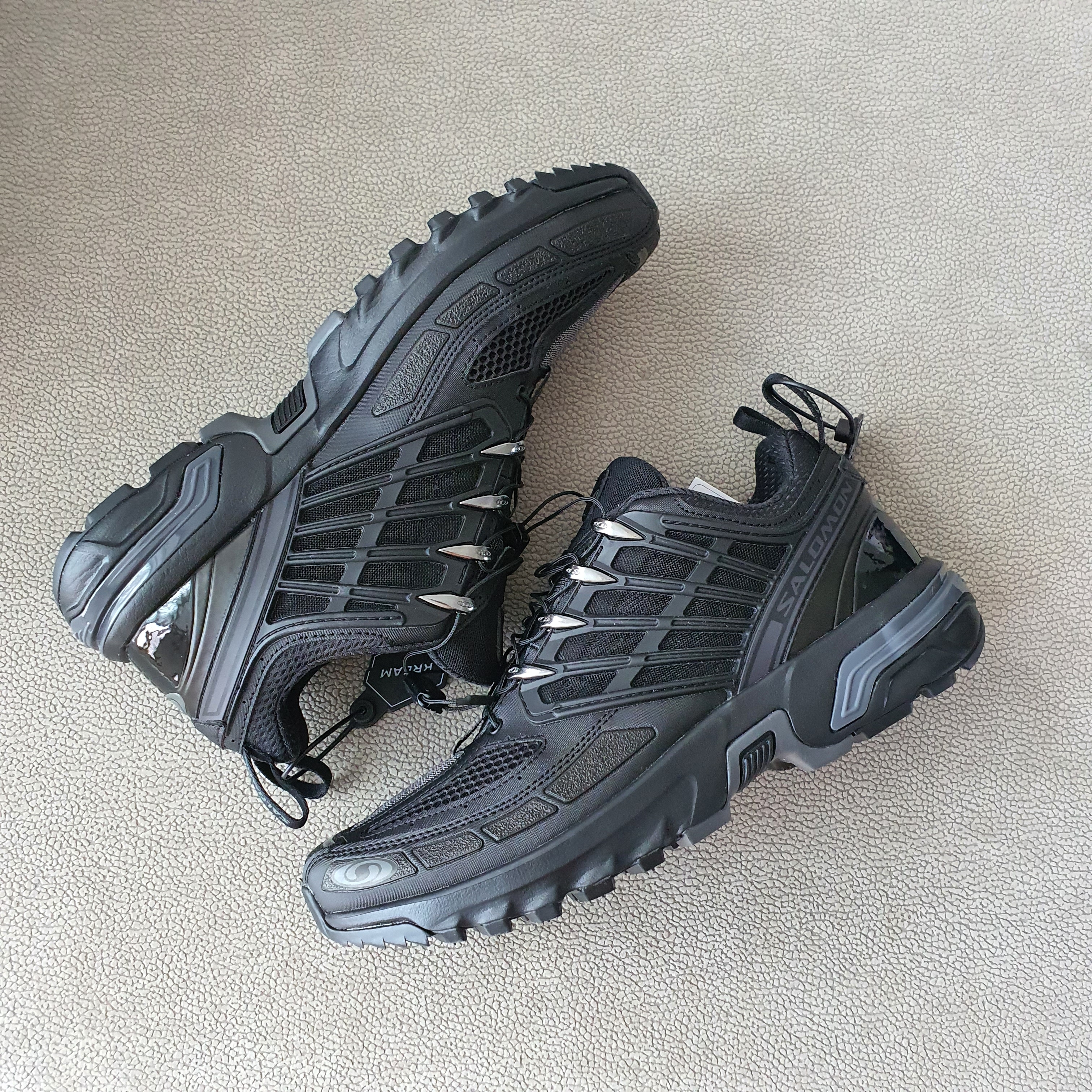 Salomon ACS Pro ADV Triple Black 착용 스타일 - 1