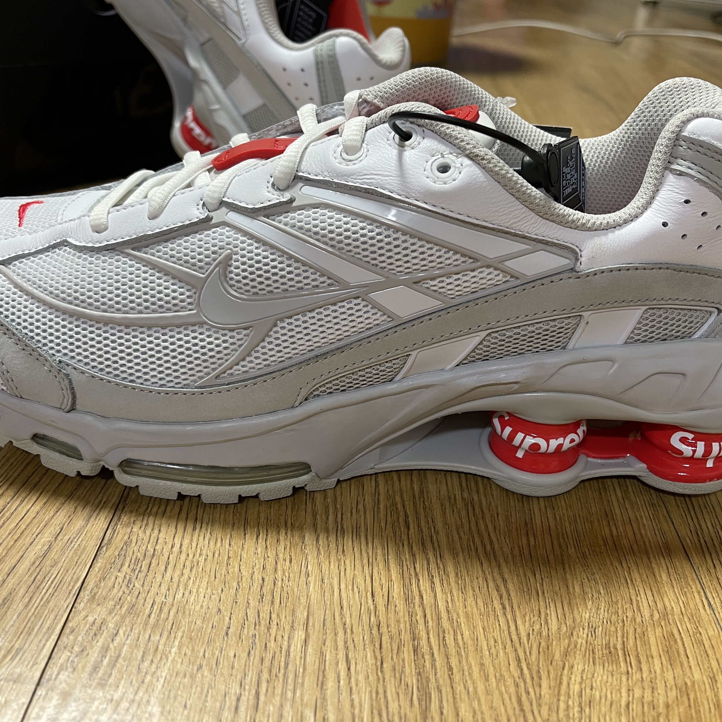Nike x Supreme Shox Ride 2 SP White 착용 스타일 - 2