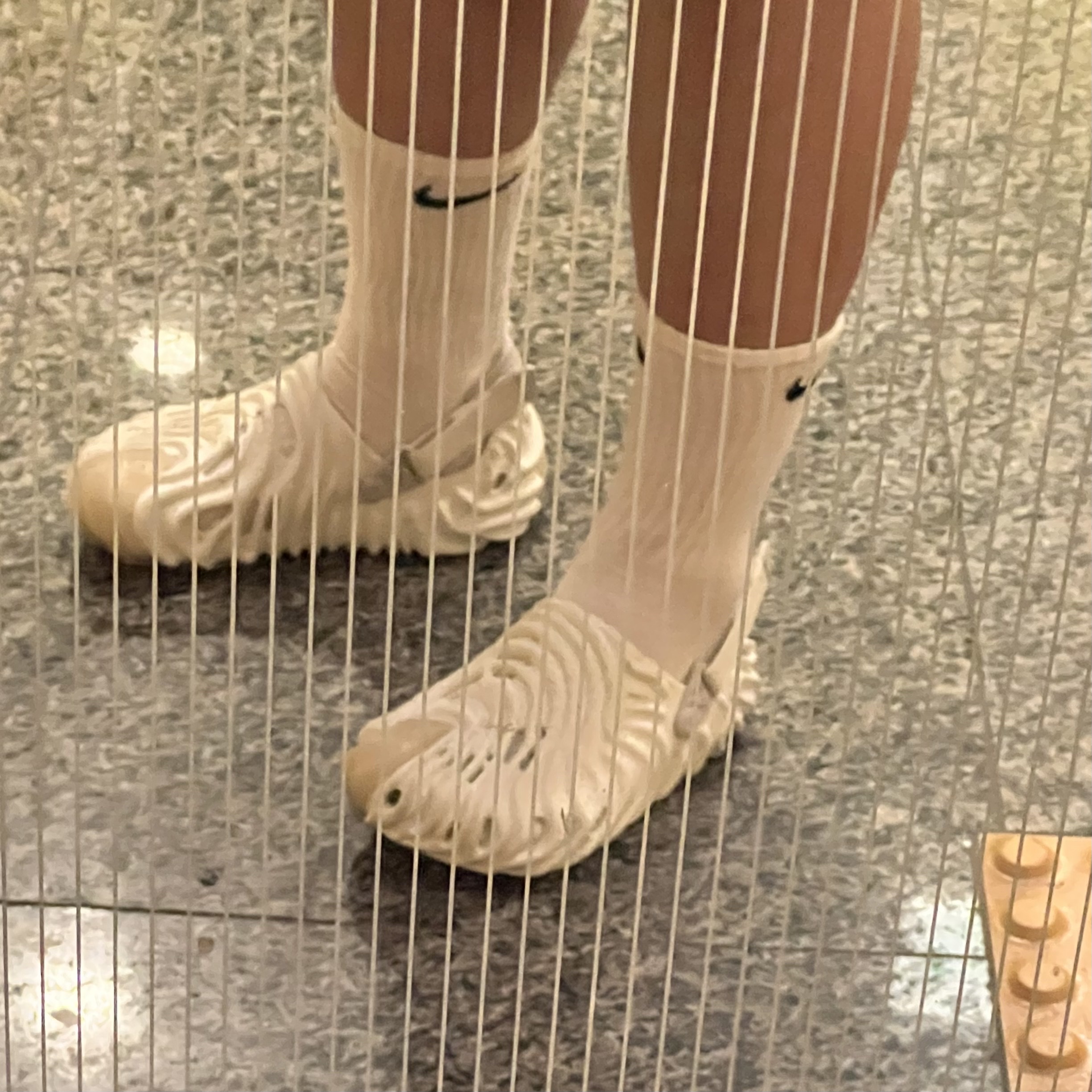 Crocs x Salehe Bembury Pollex Clog Stratus 착용 스타일 - 2