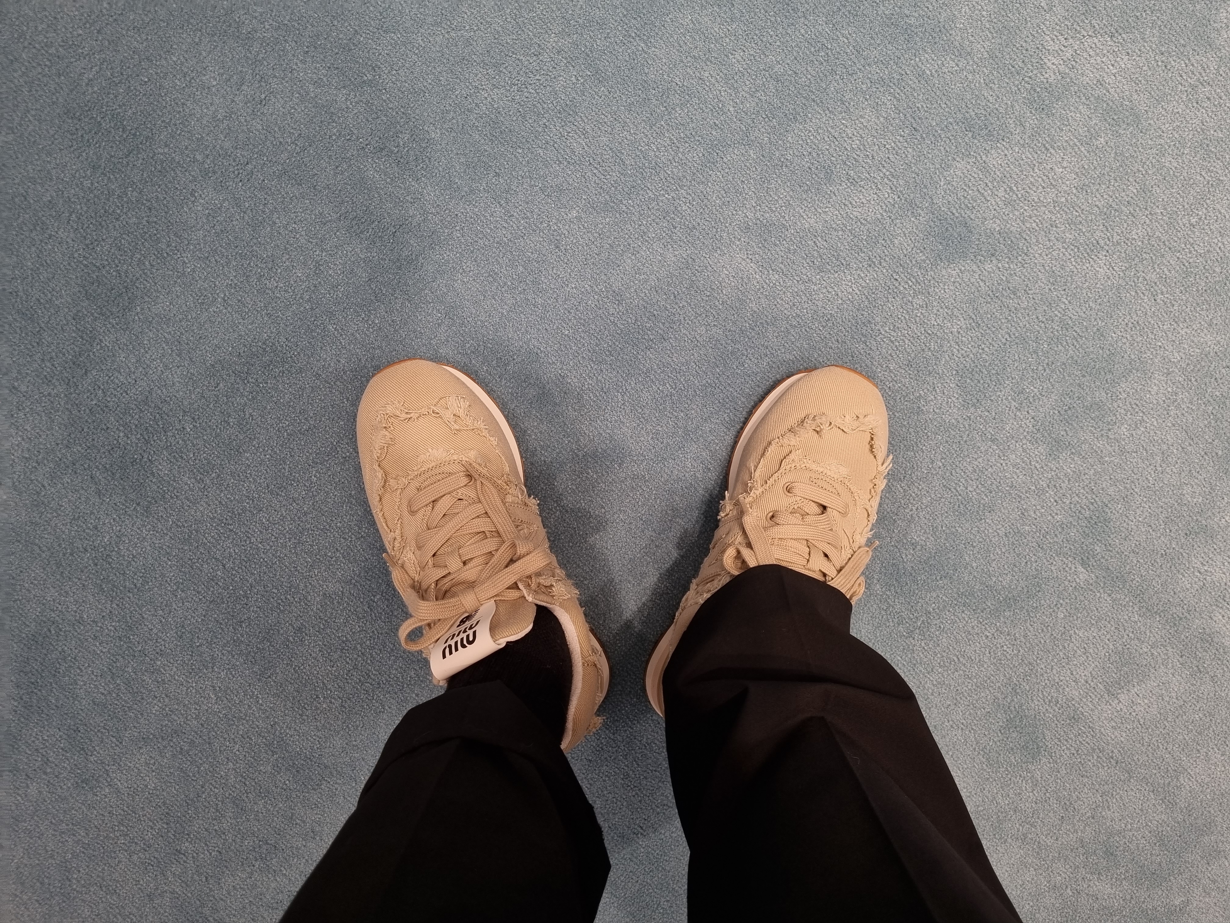 Dior B30 Sneakers Mesh Technical Fabric Black, (W) New Balance x Miu Miu 574 Denim Colonial Beige 착용 스타일 - 2
