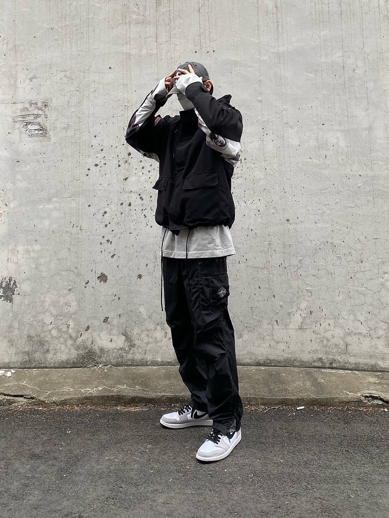 Jordan 1 Retro High OG Light Smoke Grey, Supreme x Stone Island Painted Camo Nylon Cargo Pants Black - 20FW 착용 스타일 - 4