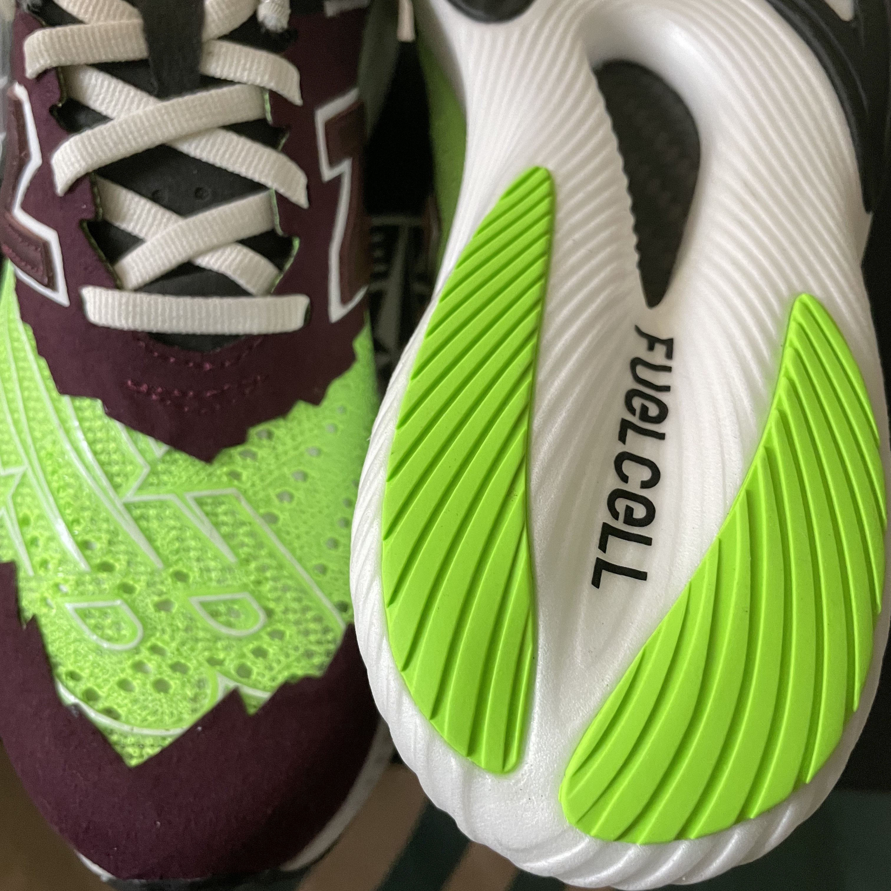 New Balance x Stone Island x Tokyo Design Studio FuelCell RC Elite v2 SI Green 착용 스타일 - 5