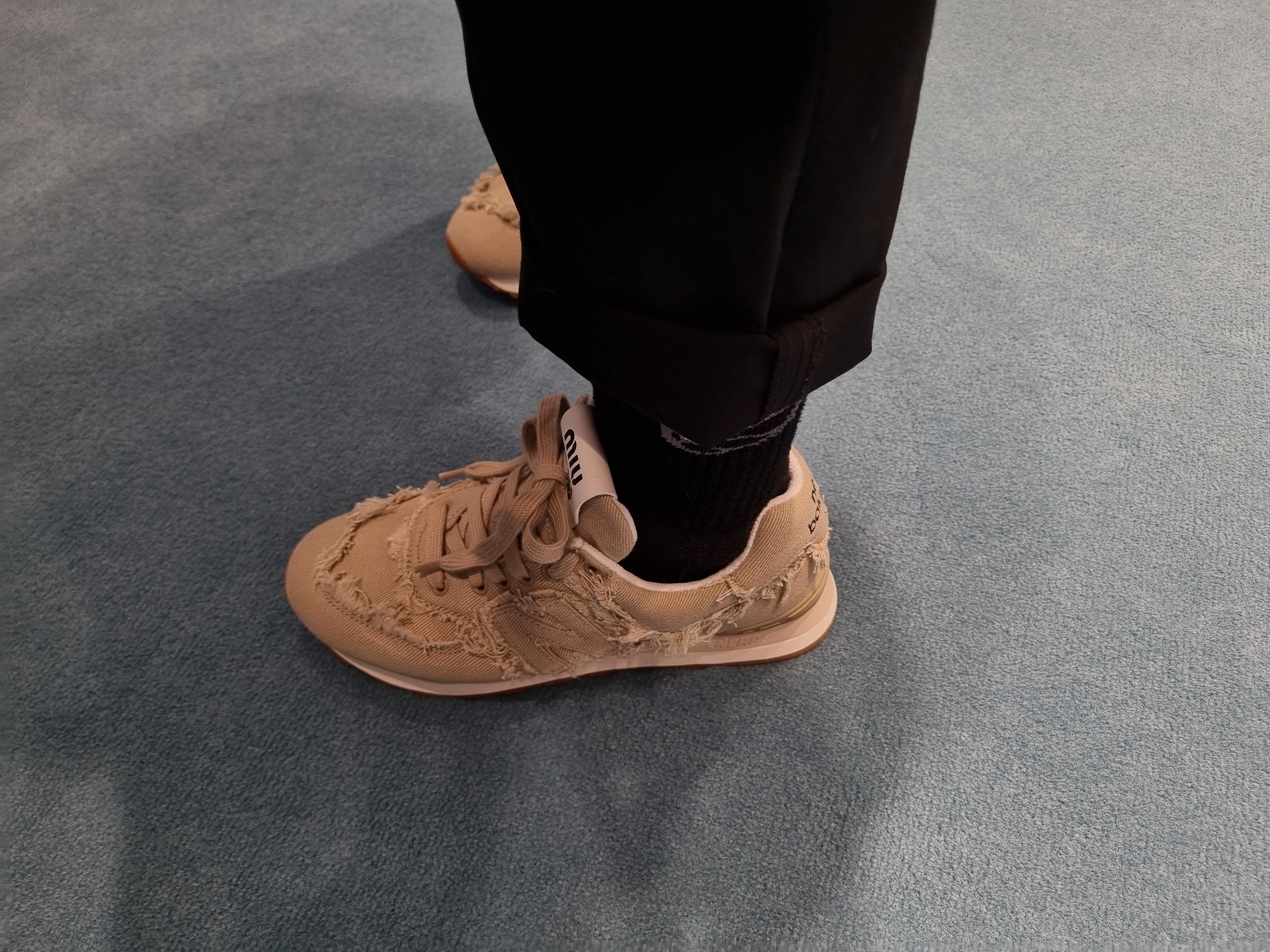 Dior B30 Sneakers Mesh Technical Fabric Black, (W) New Balance x Miu Miu 574 Denim Colonial Beige 착용 스타일 - 3