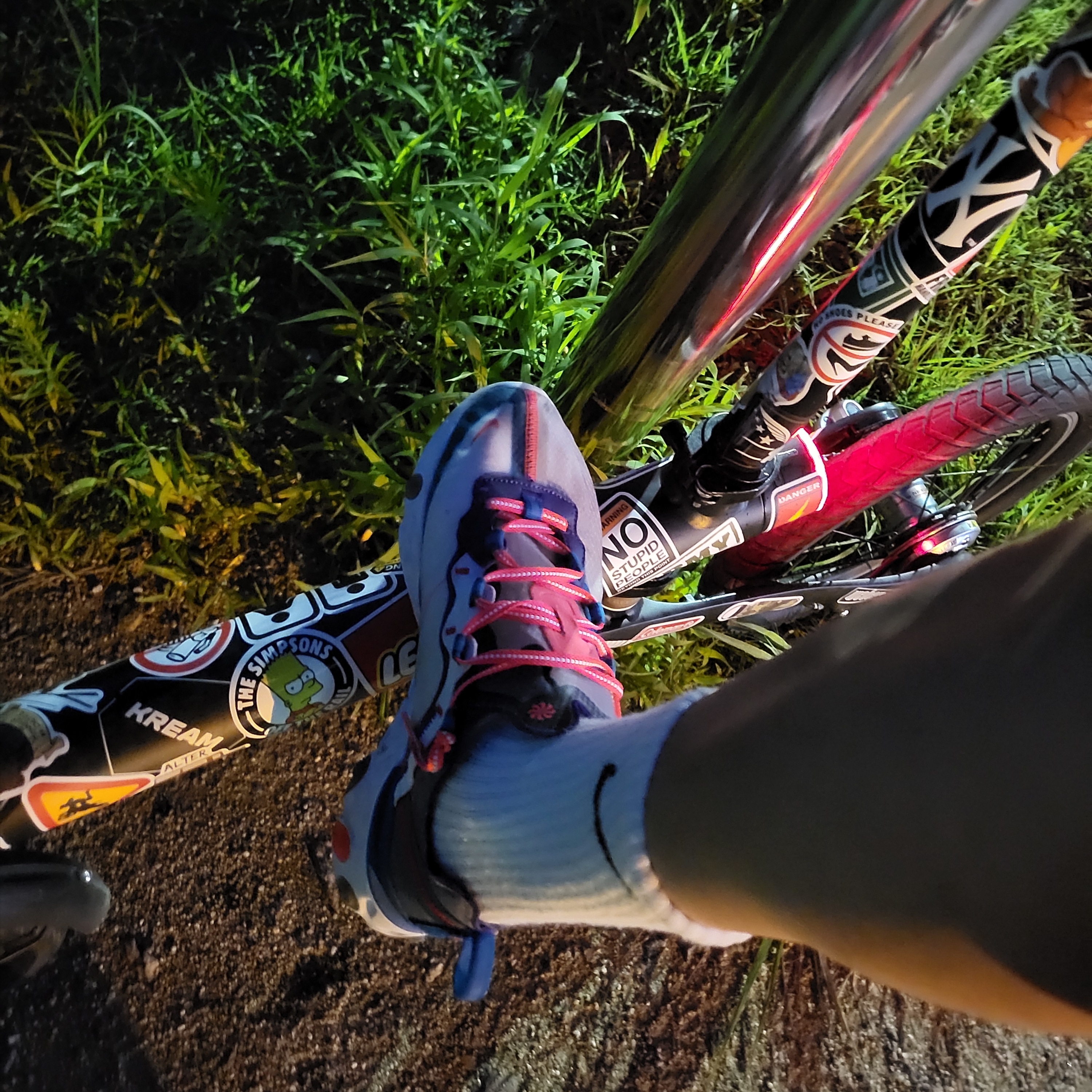 Nike React Element 87 Red Orbit 착용 스타일