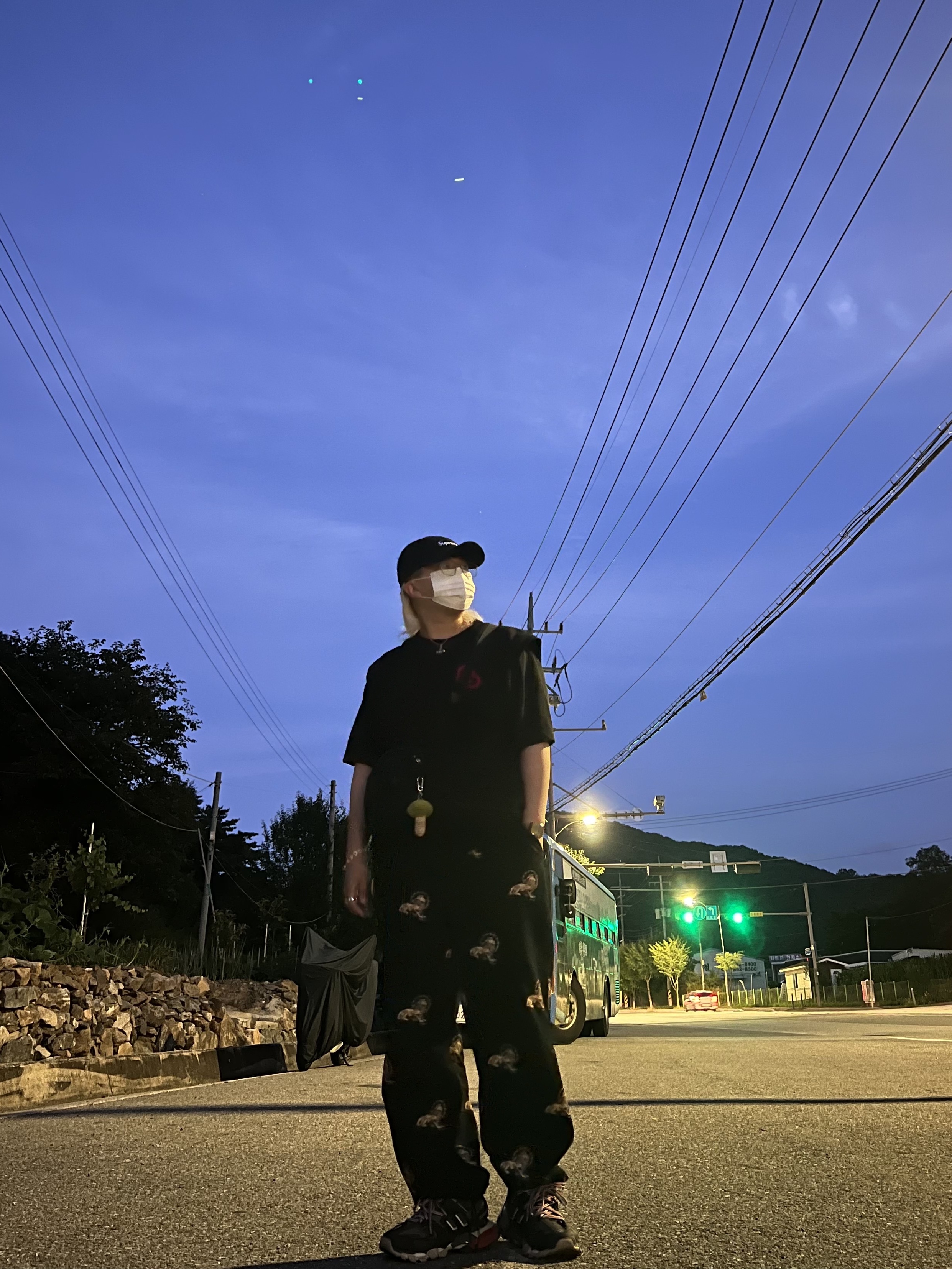 Supreme Waxed Cotton Camp Cap Black - 21FW, Arc'teryx Mantis 2 Waistpack Black 착용 스타일 - 1