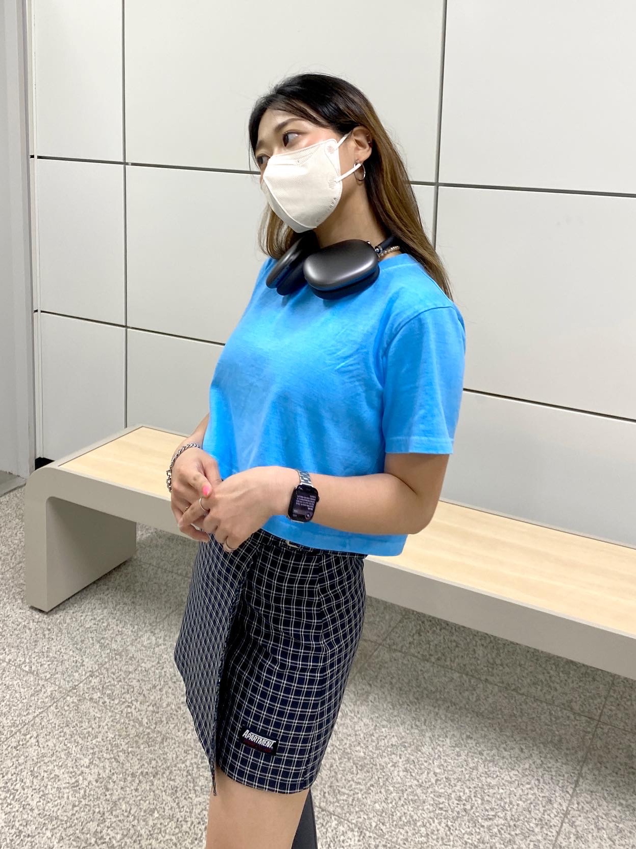 Apple Watch Nike Series 7 41mm GPS Midnight Aluminum Case with Nike Sport Band Anthracite Black (Korean Ver.), Apple AirPods Max Lightning Space Gray (Korean Ver.) 착용 스타일 - 4