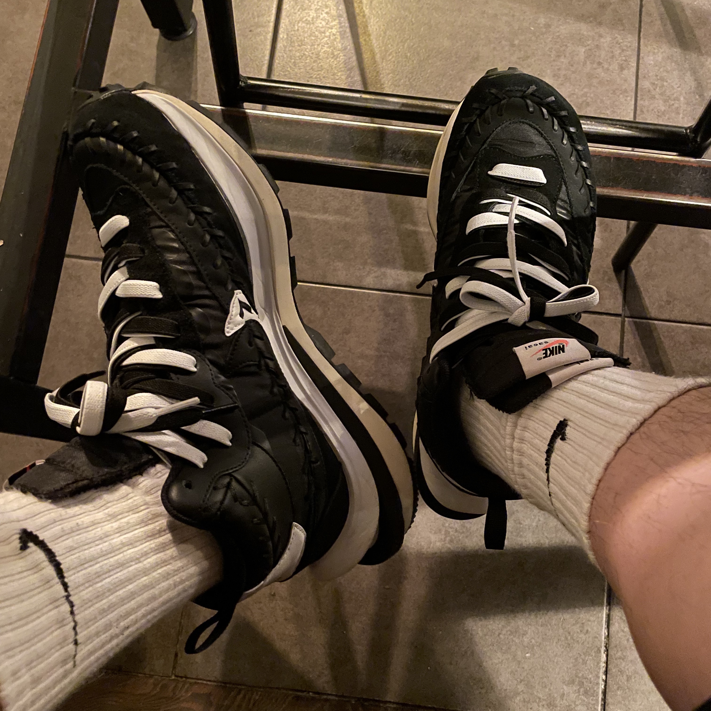 Nike x Sacai x Jean Paul Gaultier VaporWaffle Black White 착용 스타일