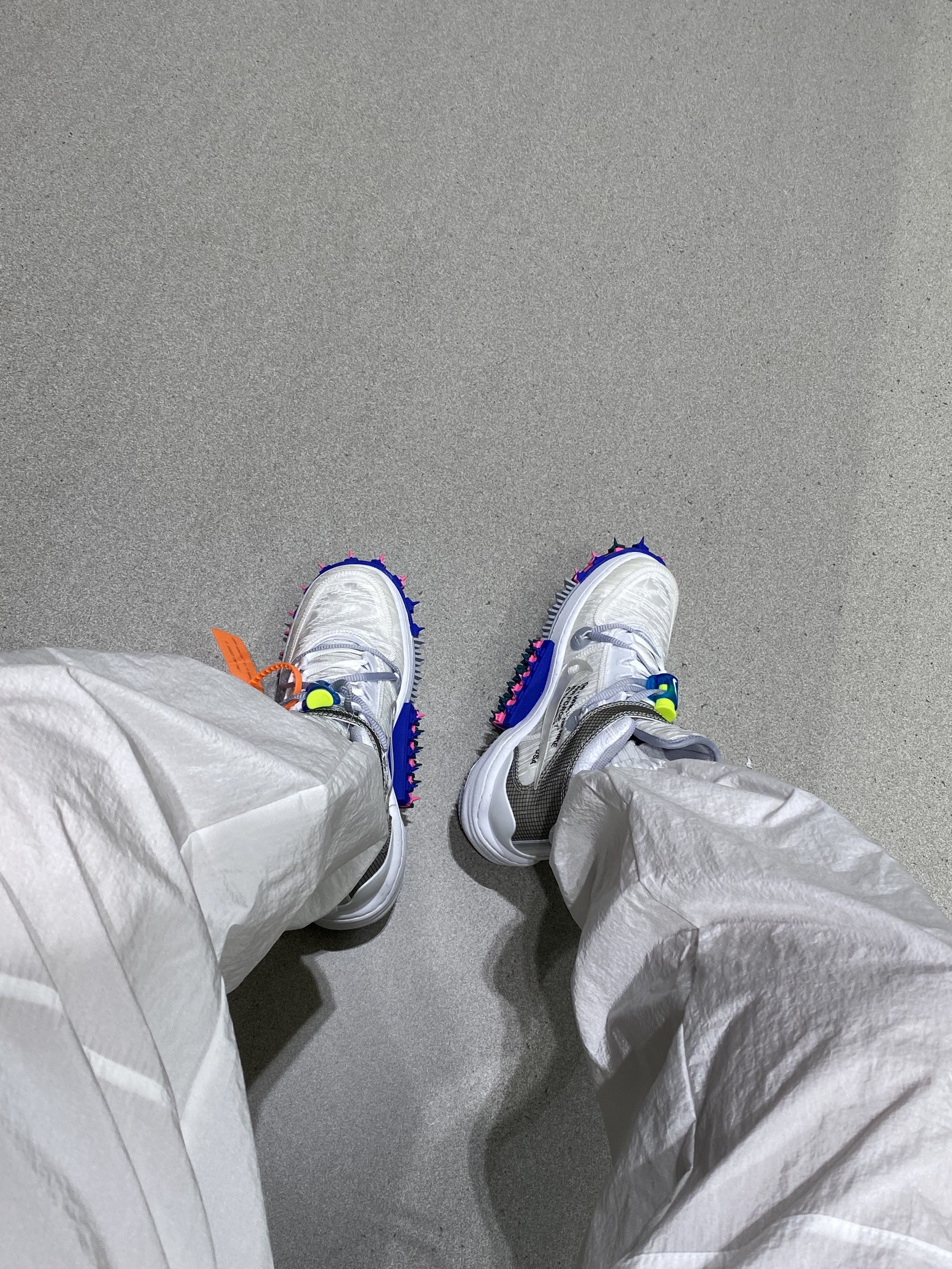 Nike x Off-White Air Force 1 Mid SP White 착용 스타일 - 4