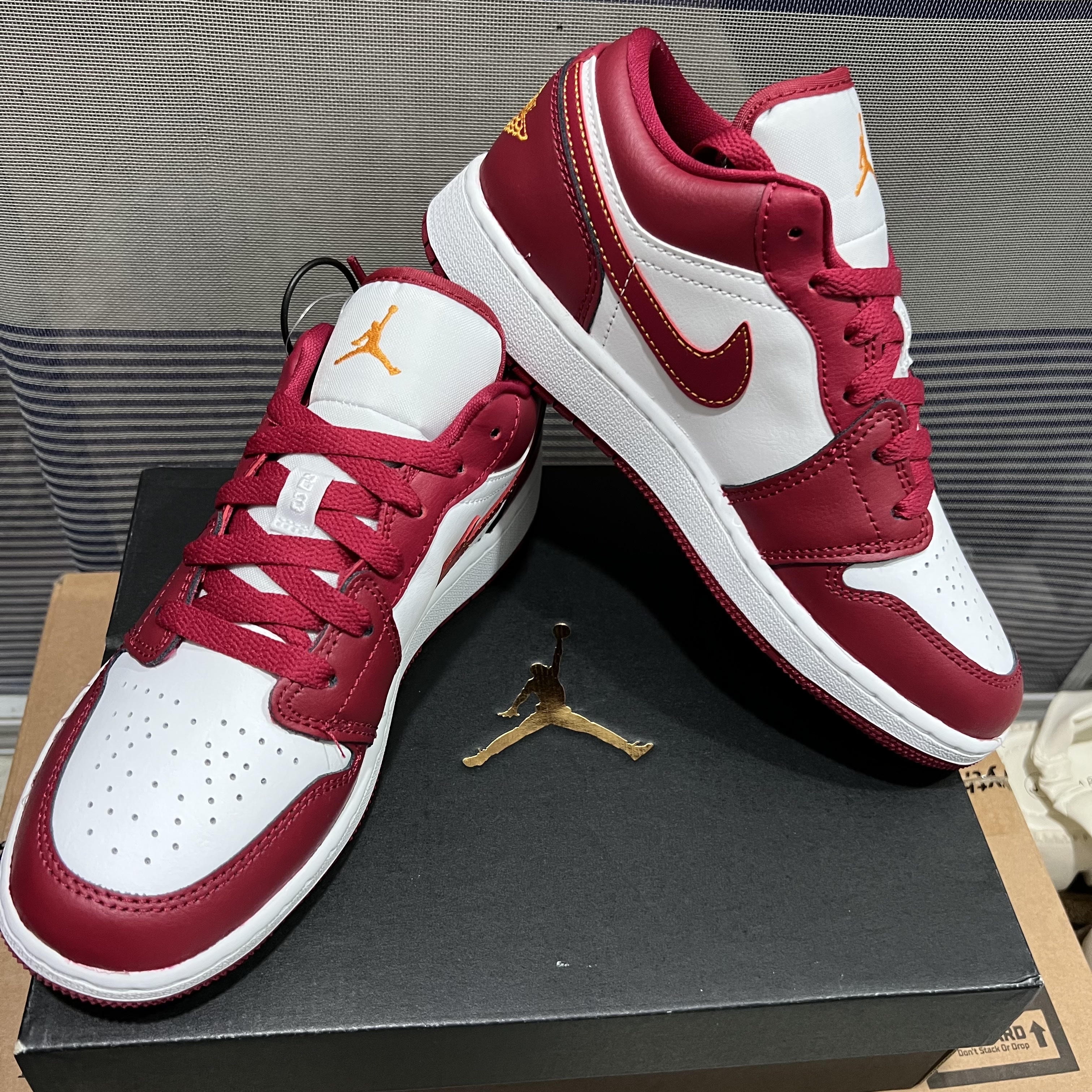 Jordan 1 Low Cardinal Red, (GS) Jordan 1 Low Cardinal Red 착용 스타일