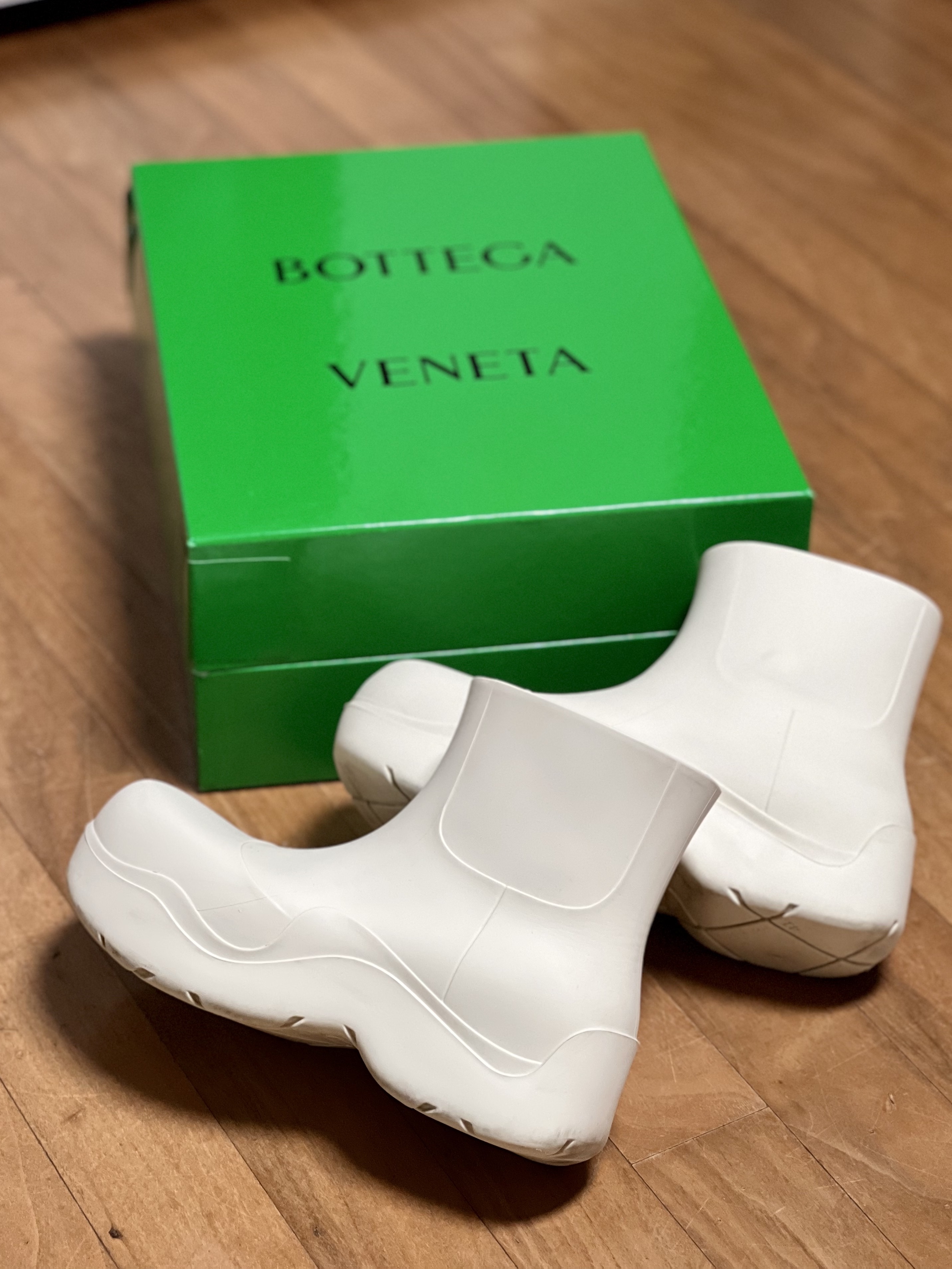 Bottega Veneta Puddle Ankle Boots Sea Salt 착용 스타일